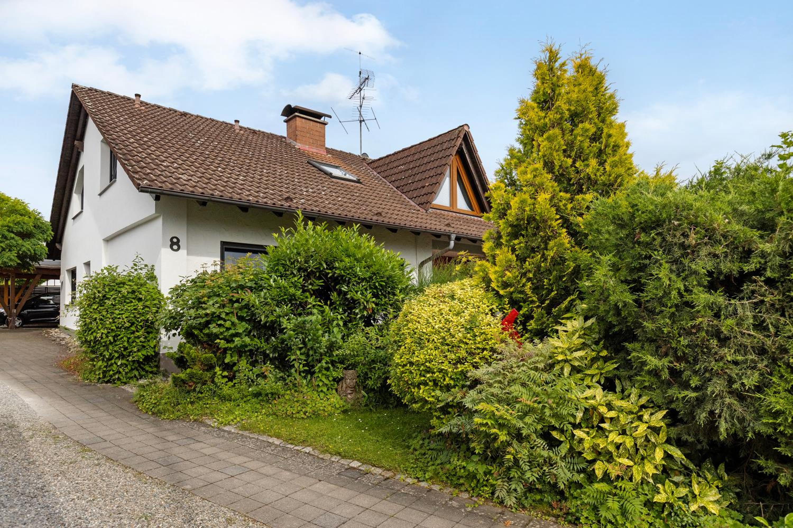 Two-Bedroom Deluxe Apartment with Garden View photo 2