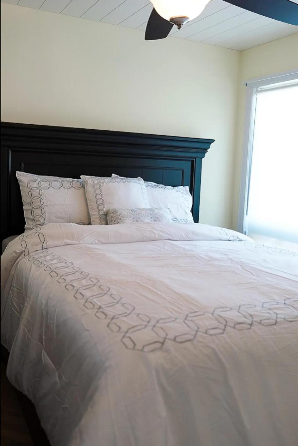 Six-Bedroom House photo 1