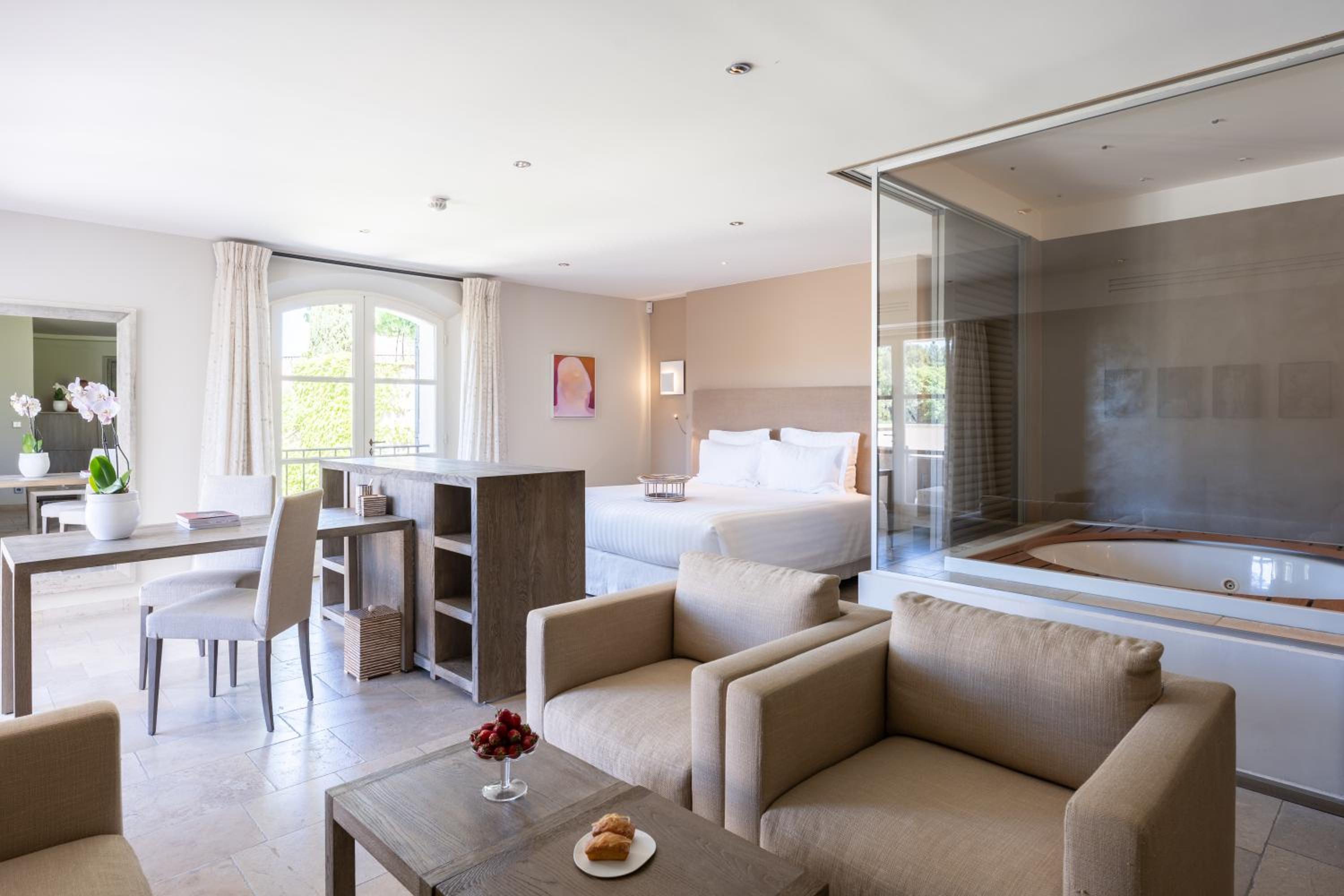 Deluxe Suite with Spa Bath - Photo 1