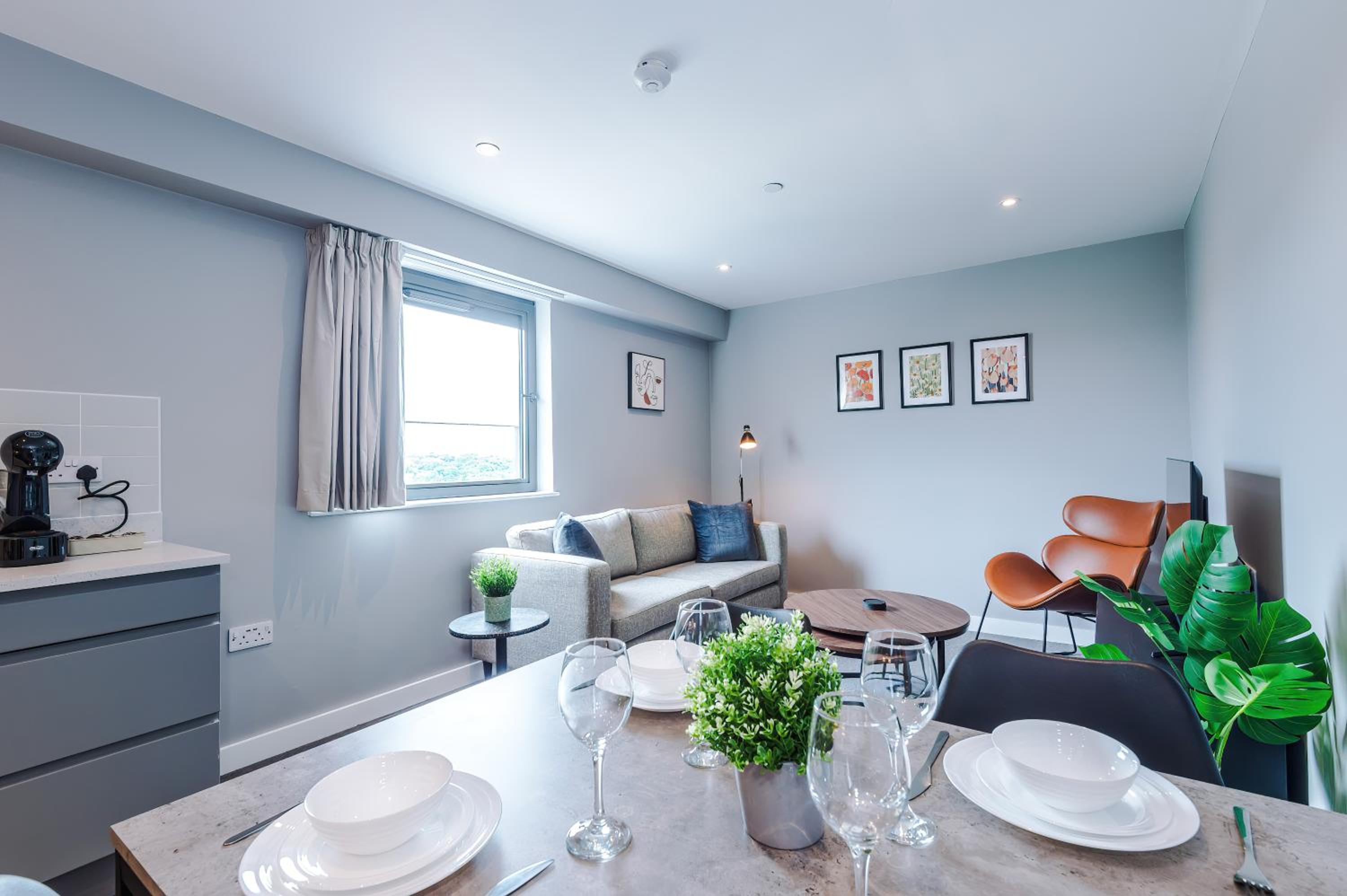 Two-Bedroom Apartment with City View photo 2