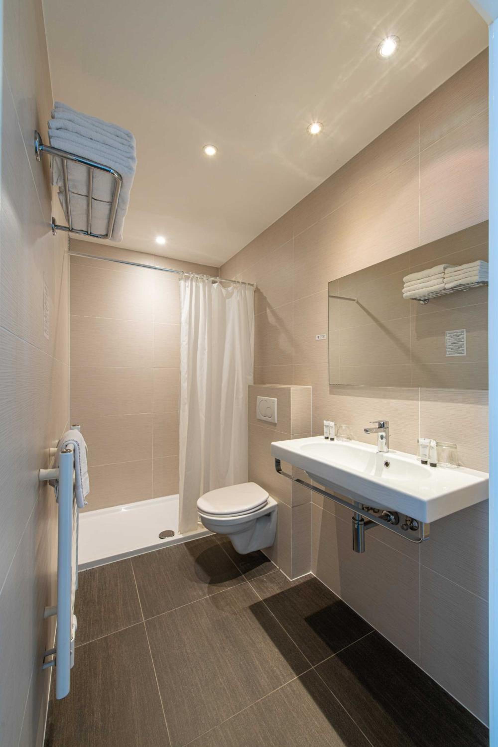 Quadruple Room - Photo 4