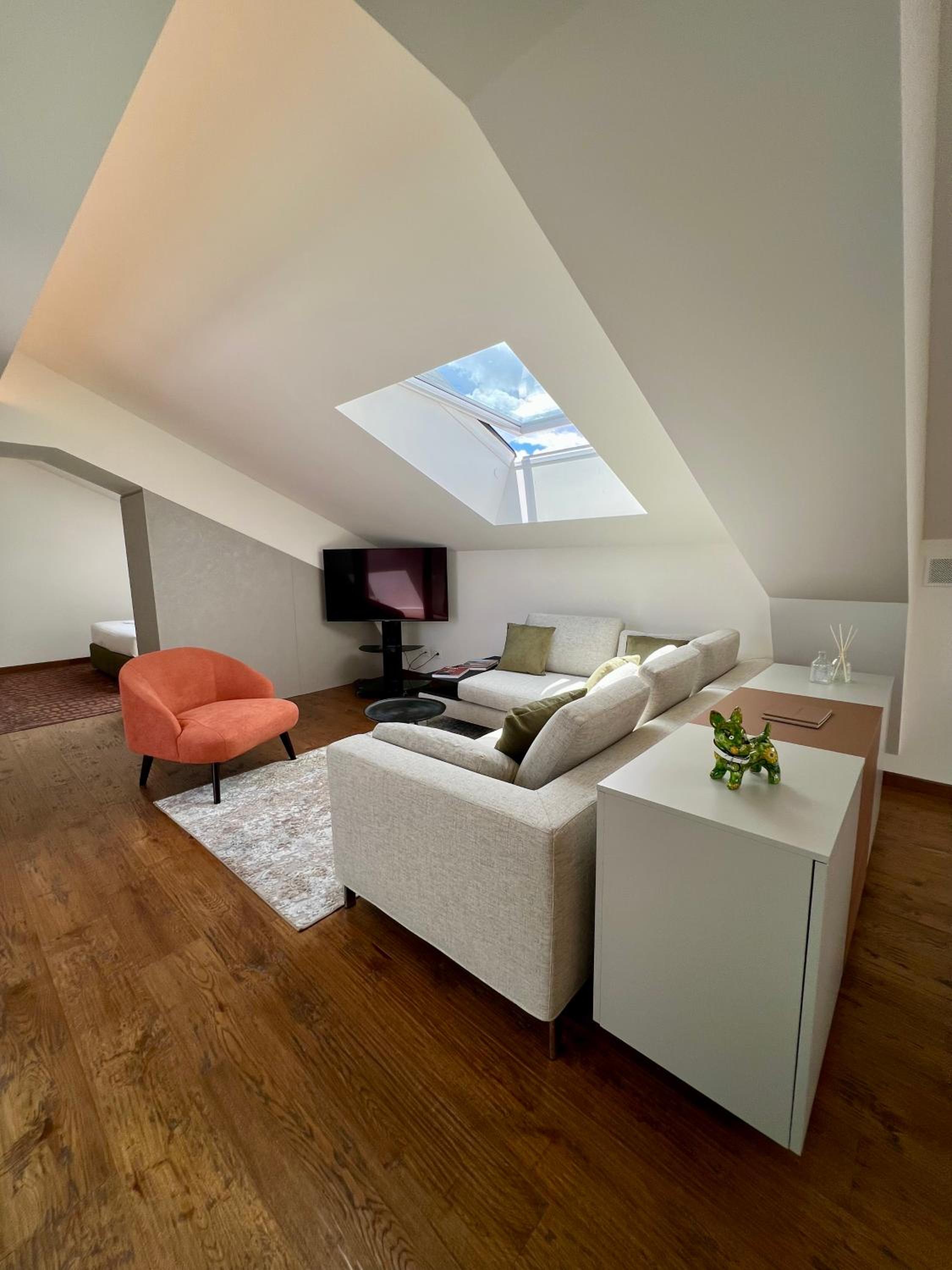 One-Bedroom Apartment photo 2