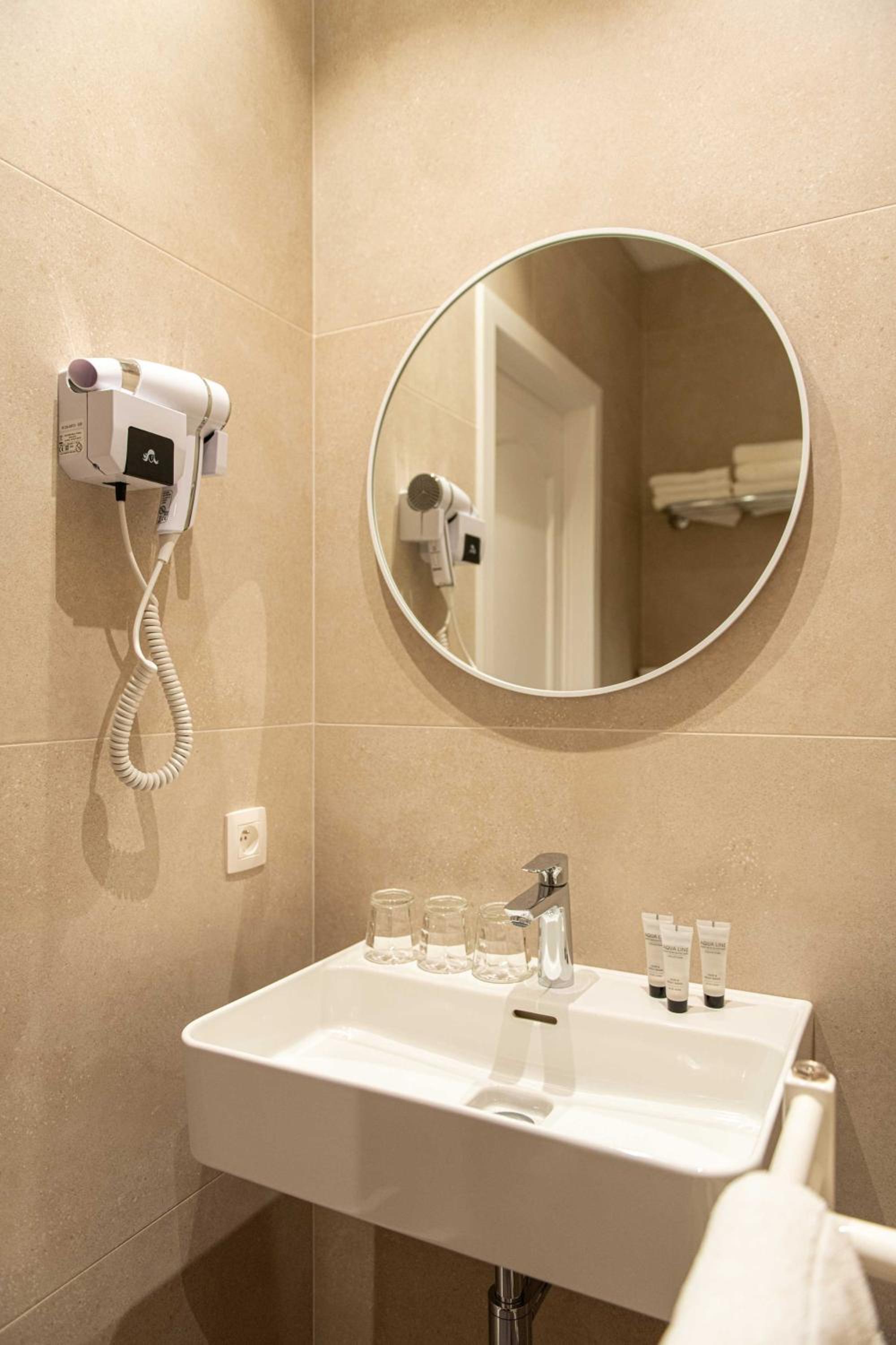 Triple Room - Photo 6