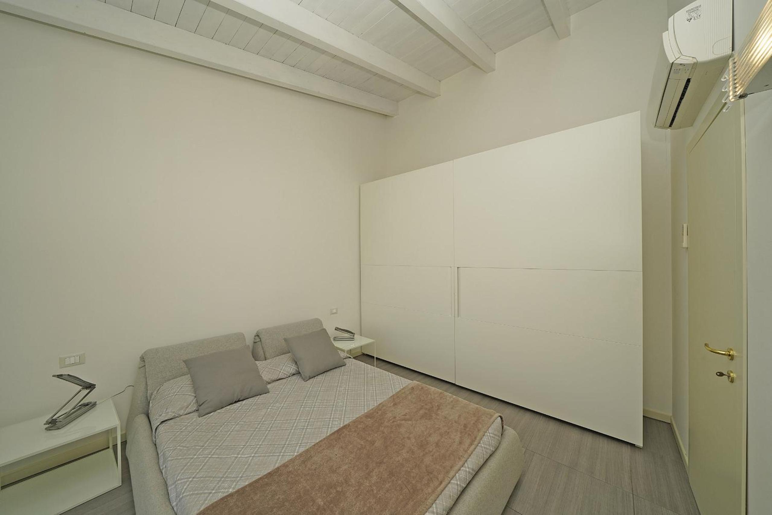 Classic Apartment photo 3