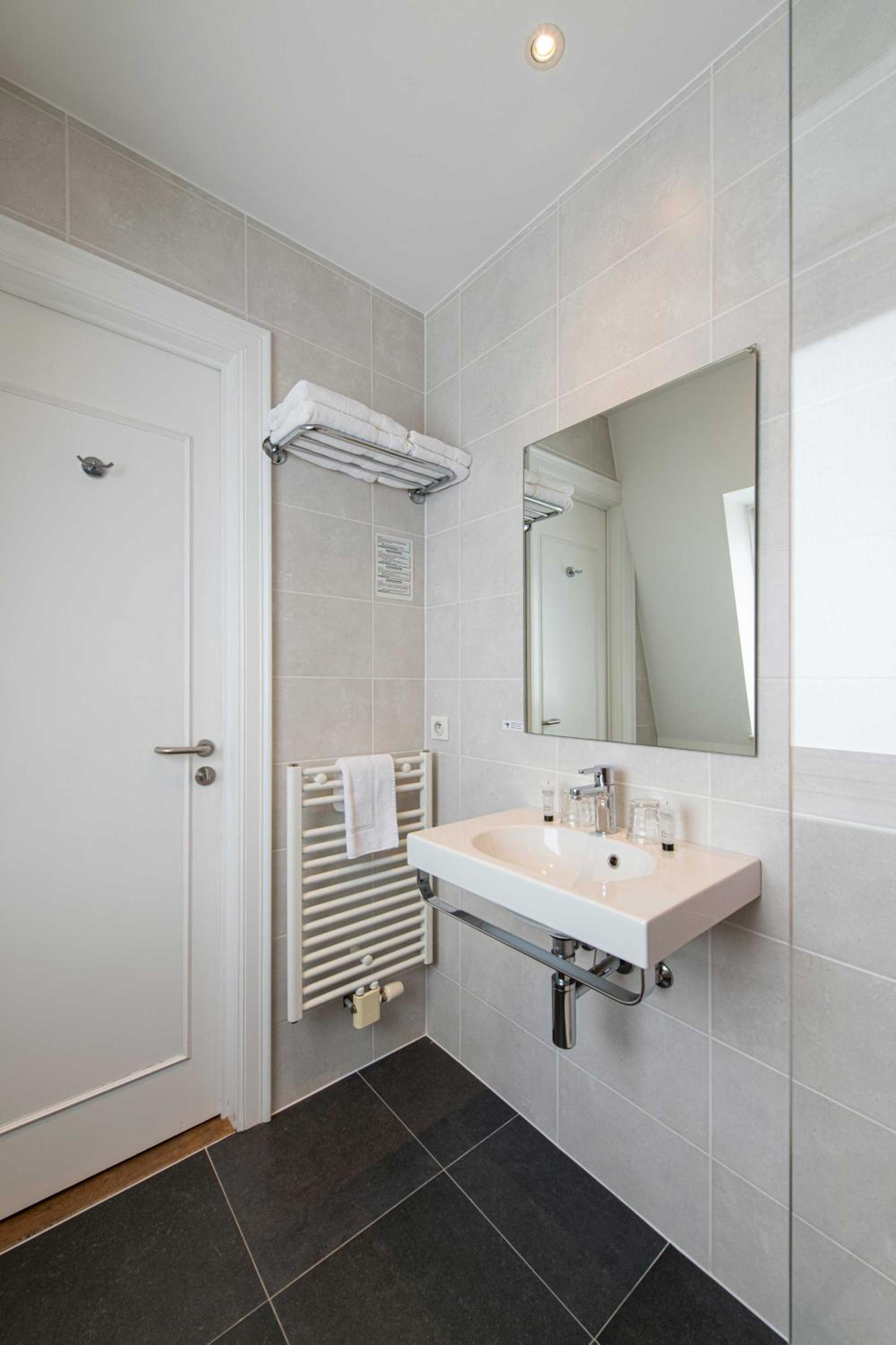 Double Room - Photo 11