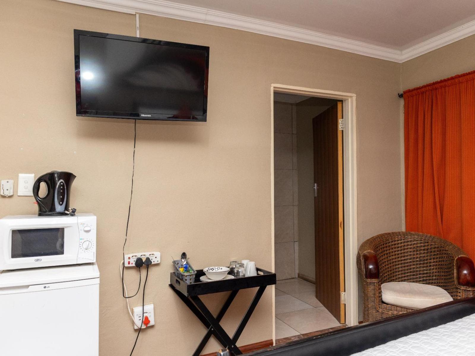 Standard Queen Room photo 2