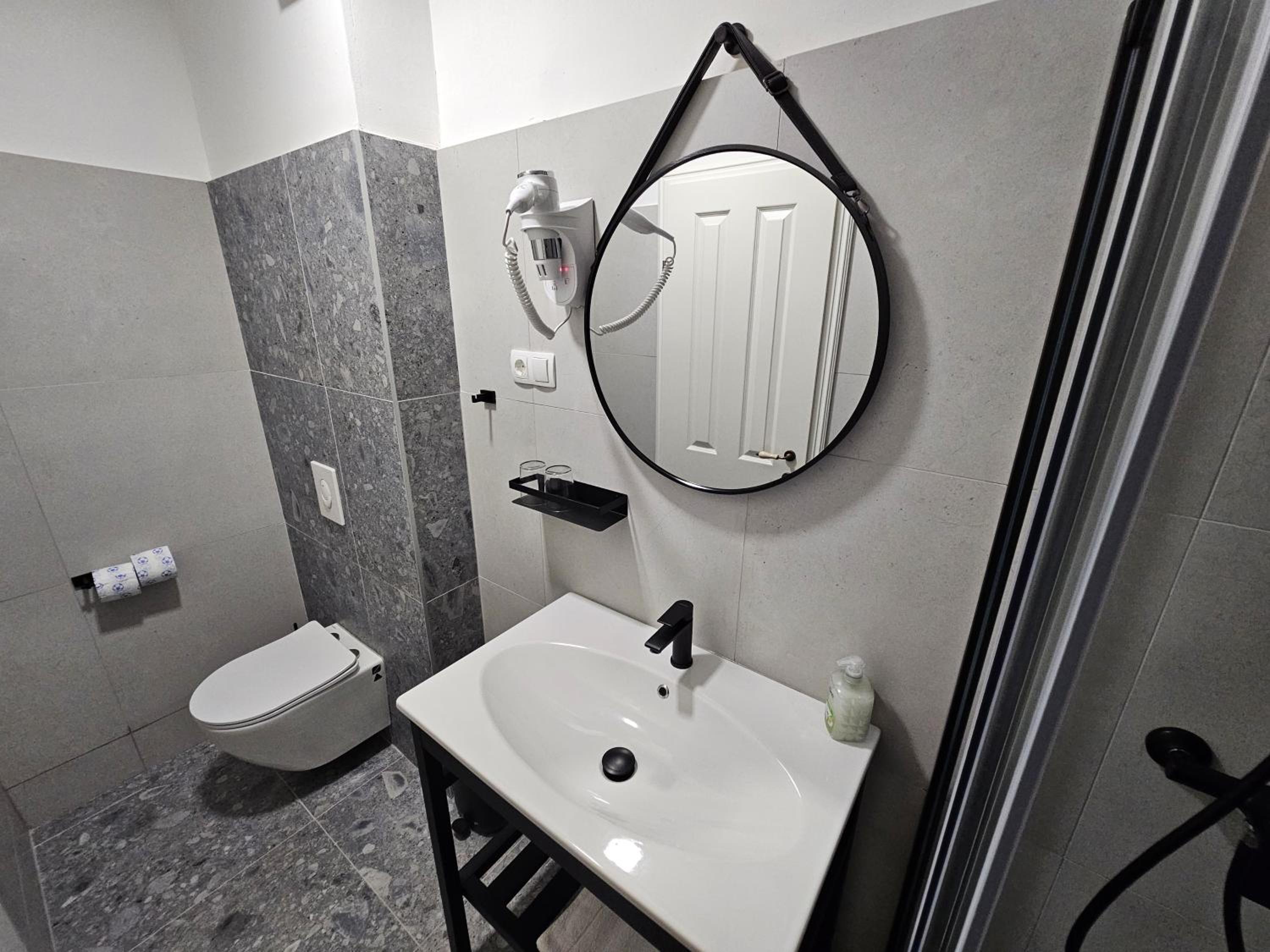 Deluxe Double Room with Balcony photo 3