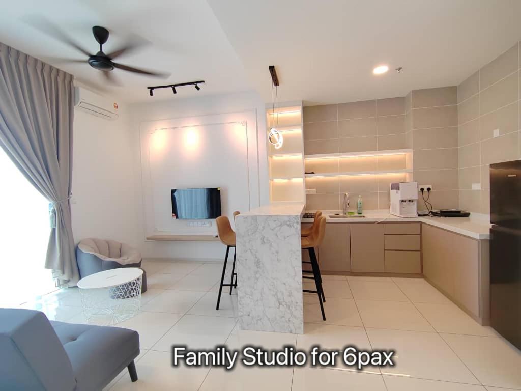 Family Studio - Photo 6