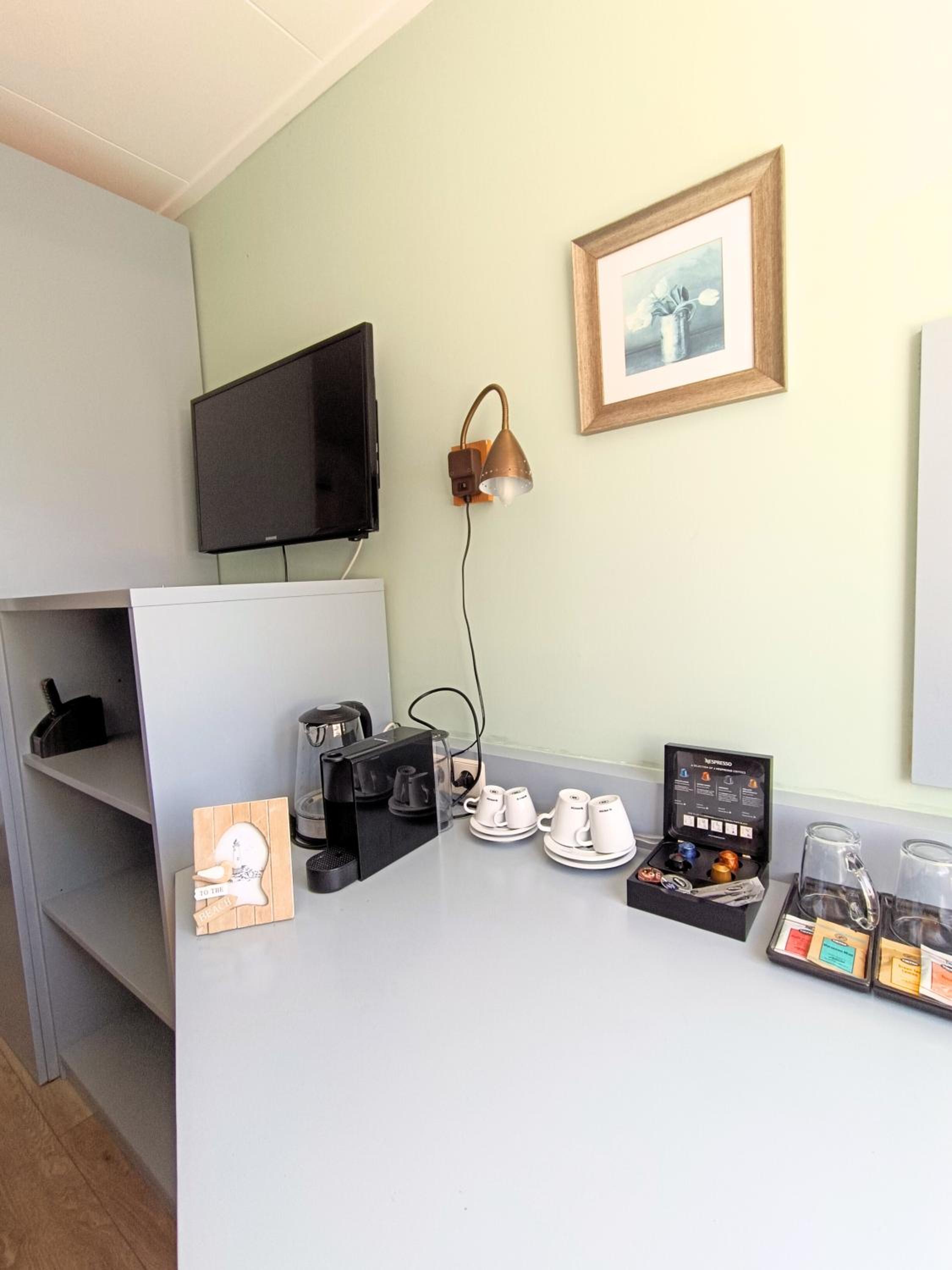 Standard Twin Room - Photo 21