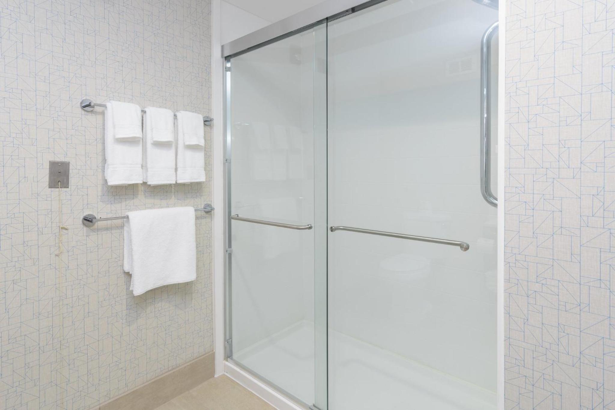 King Room - Hearing Accessible/Non-Smoking  - Photo 8