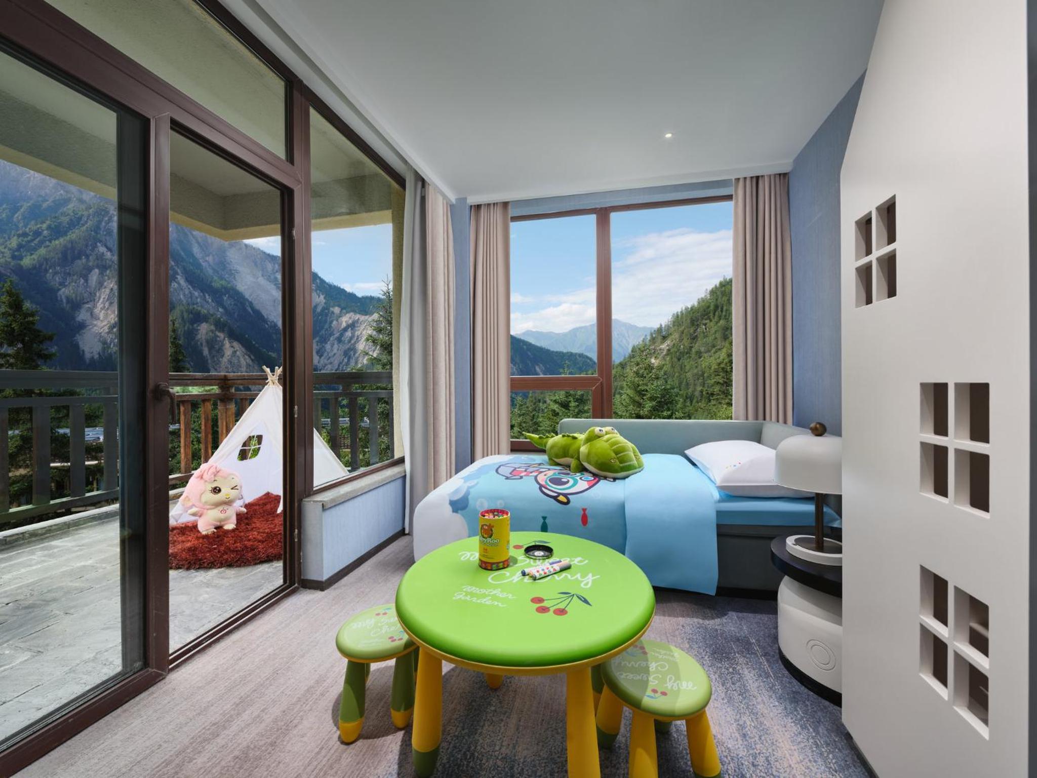 Premium King Room with Balcony - Kids Theme - Photo 5
