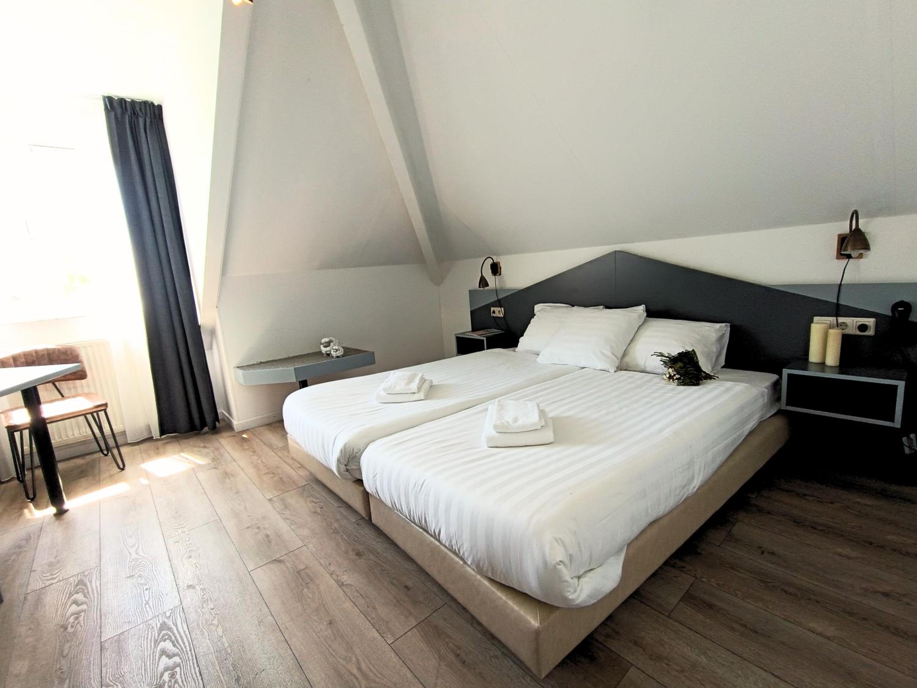 Standard Twin Room - Photo 23