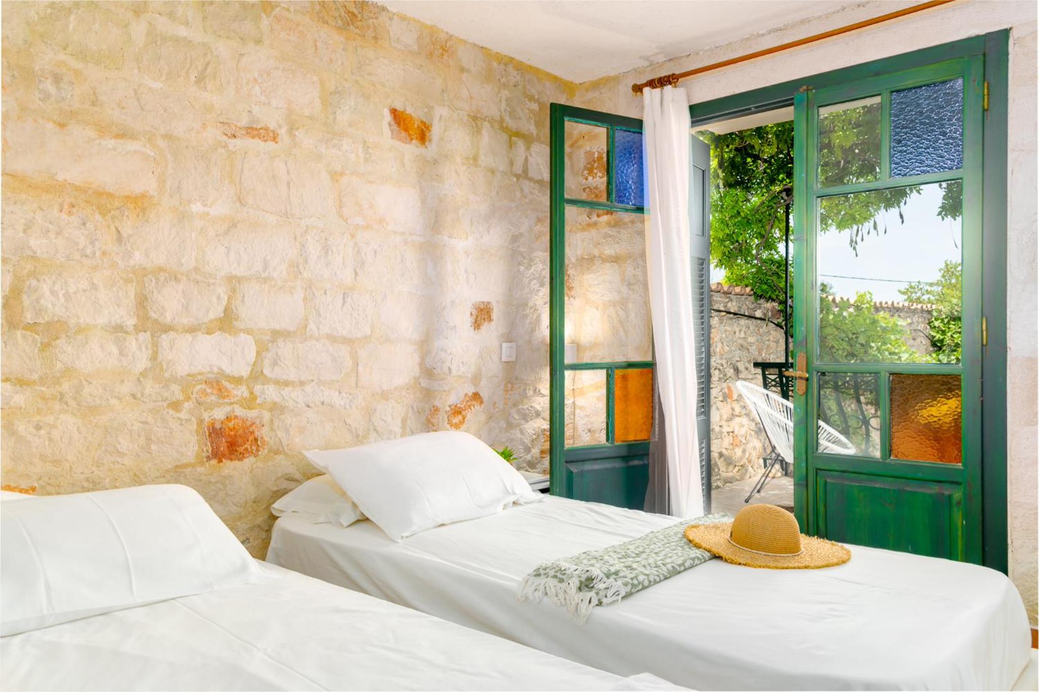 One-Bedroom House photo 1