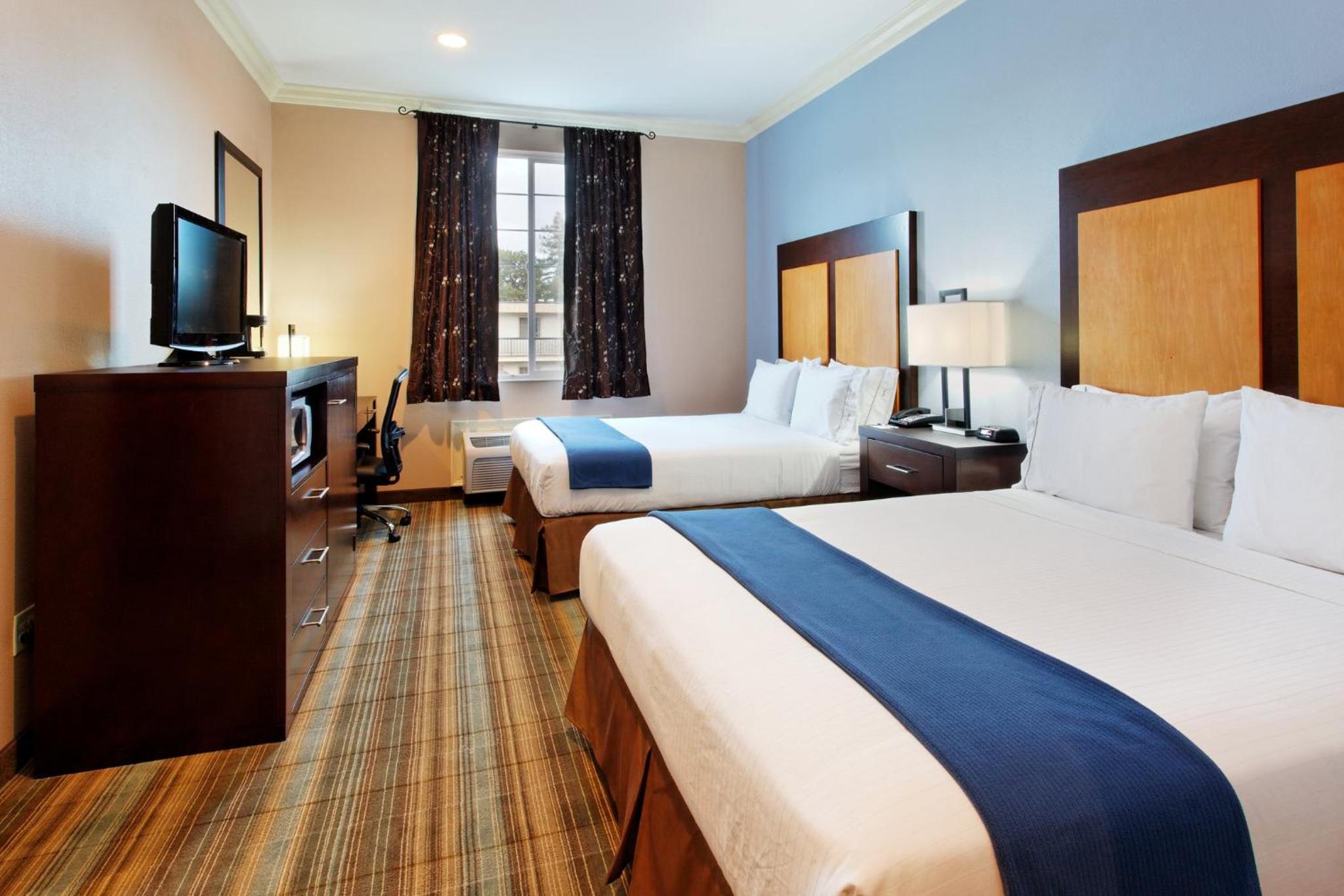 Standard King Room with Extra Floor Space - Photo 1