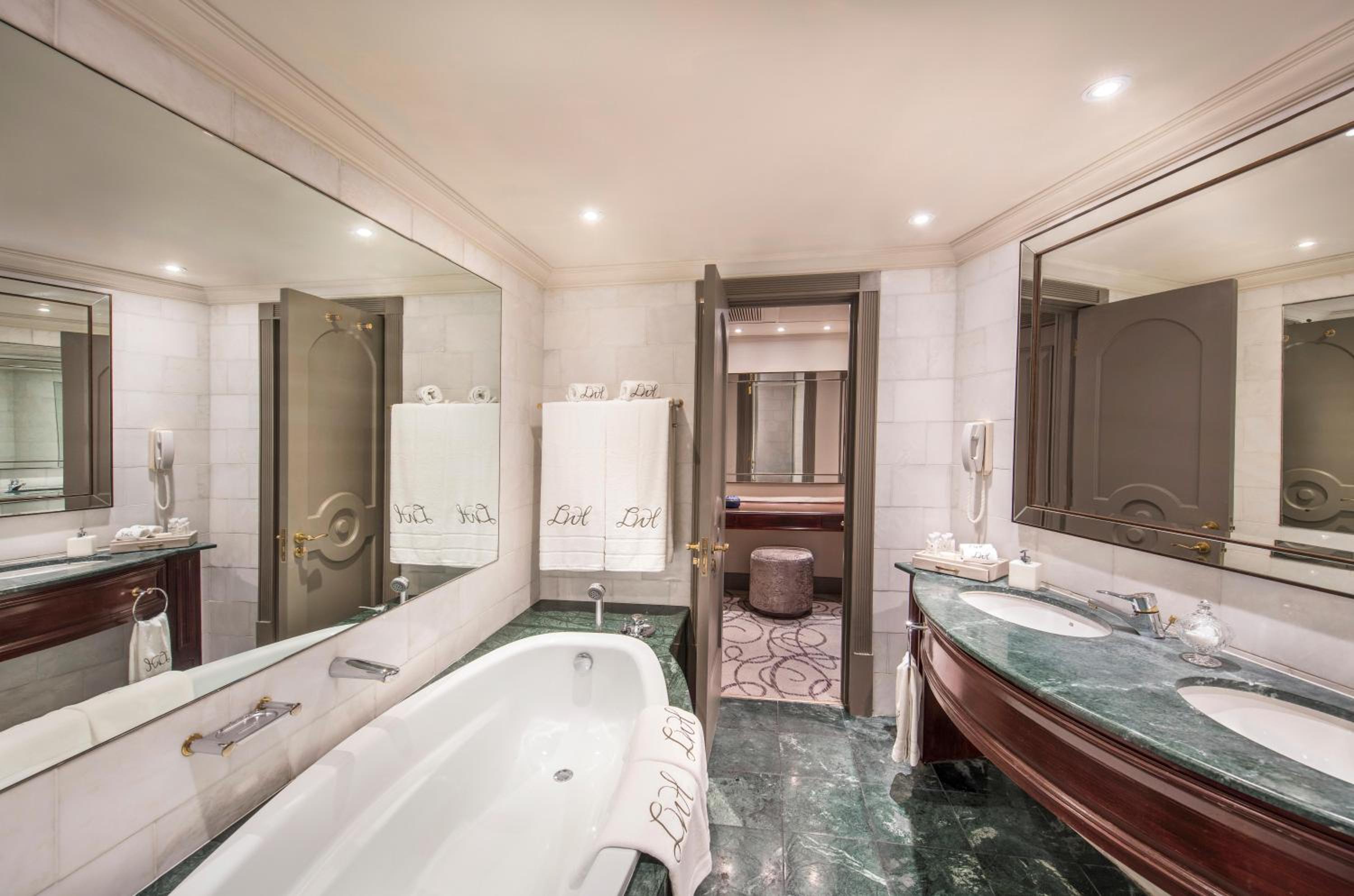 Prestige Suite - Photo 1