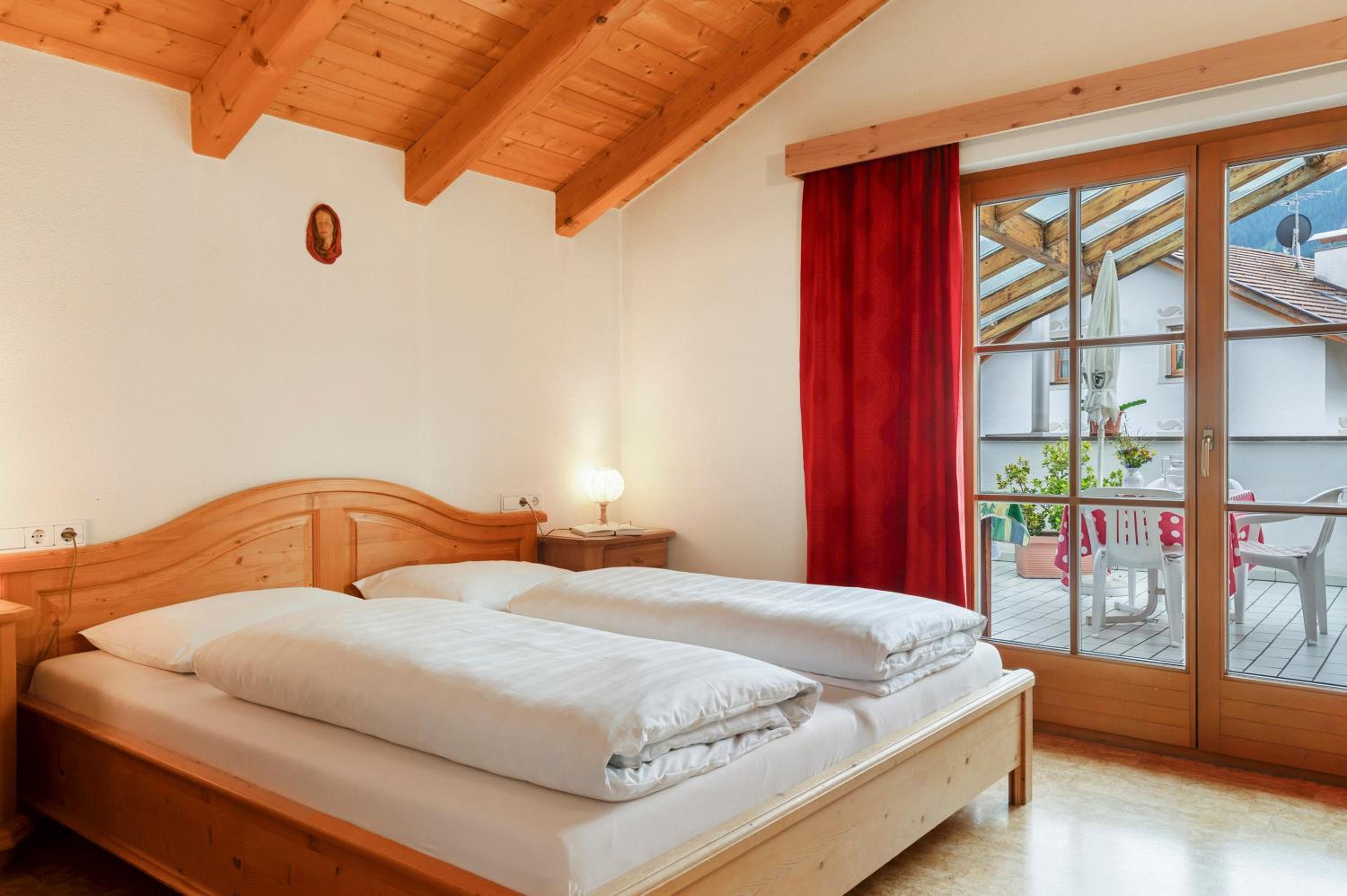 Two-Bedroom Deluxe Apartment with Garden View photo 1