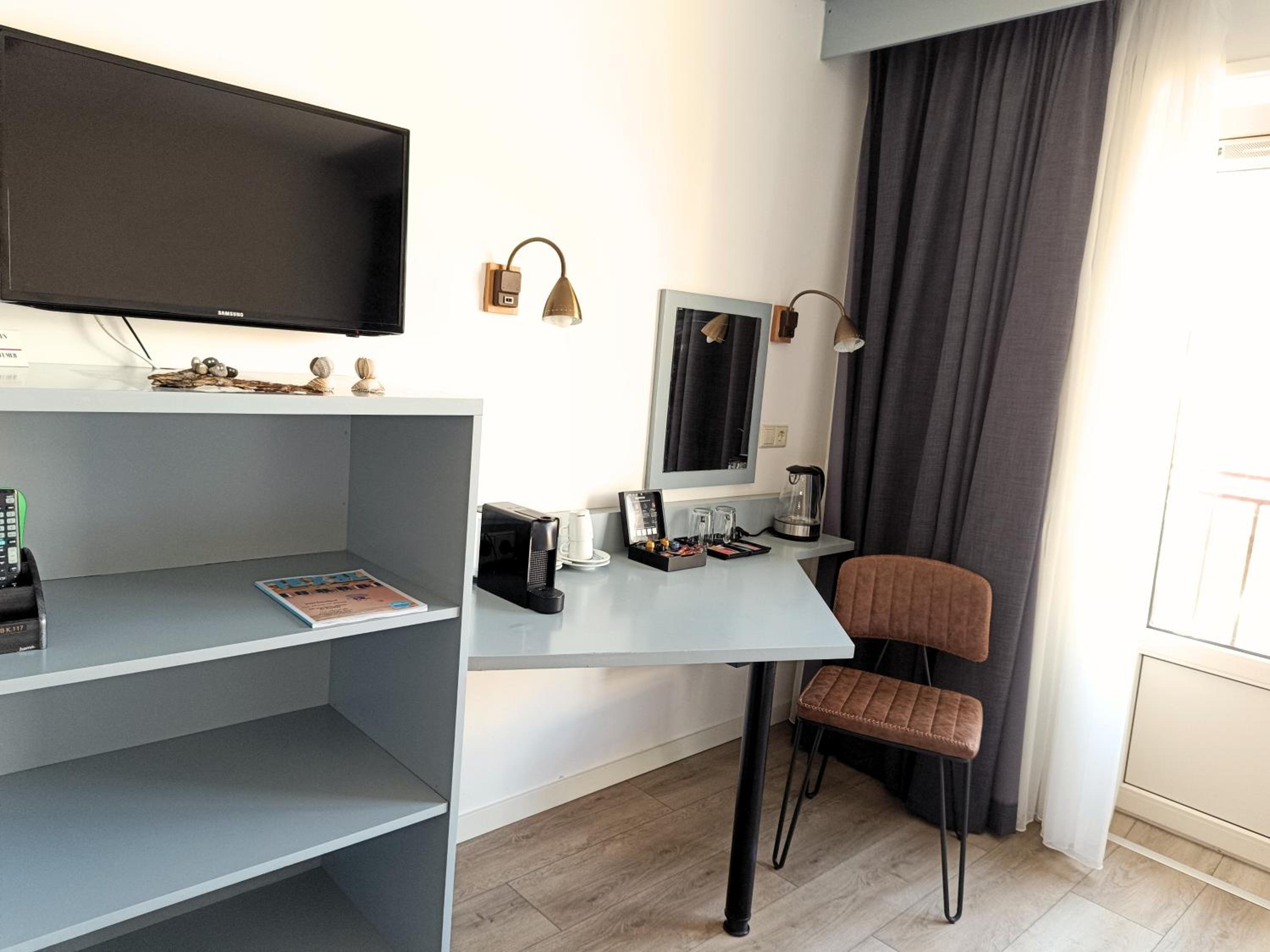 Deluxe Twin Room - Photo 15