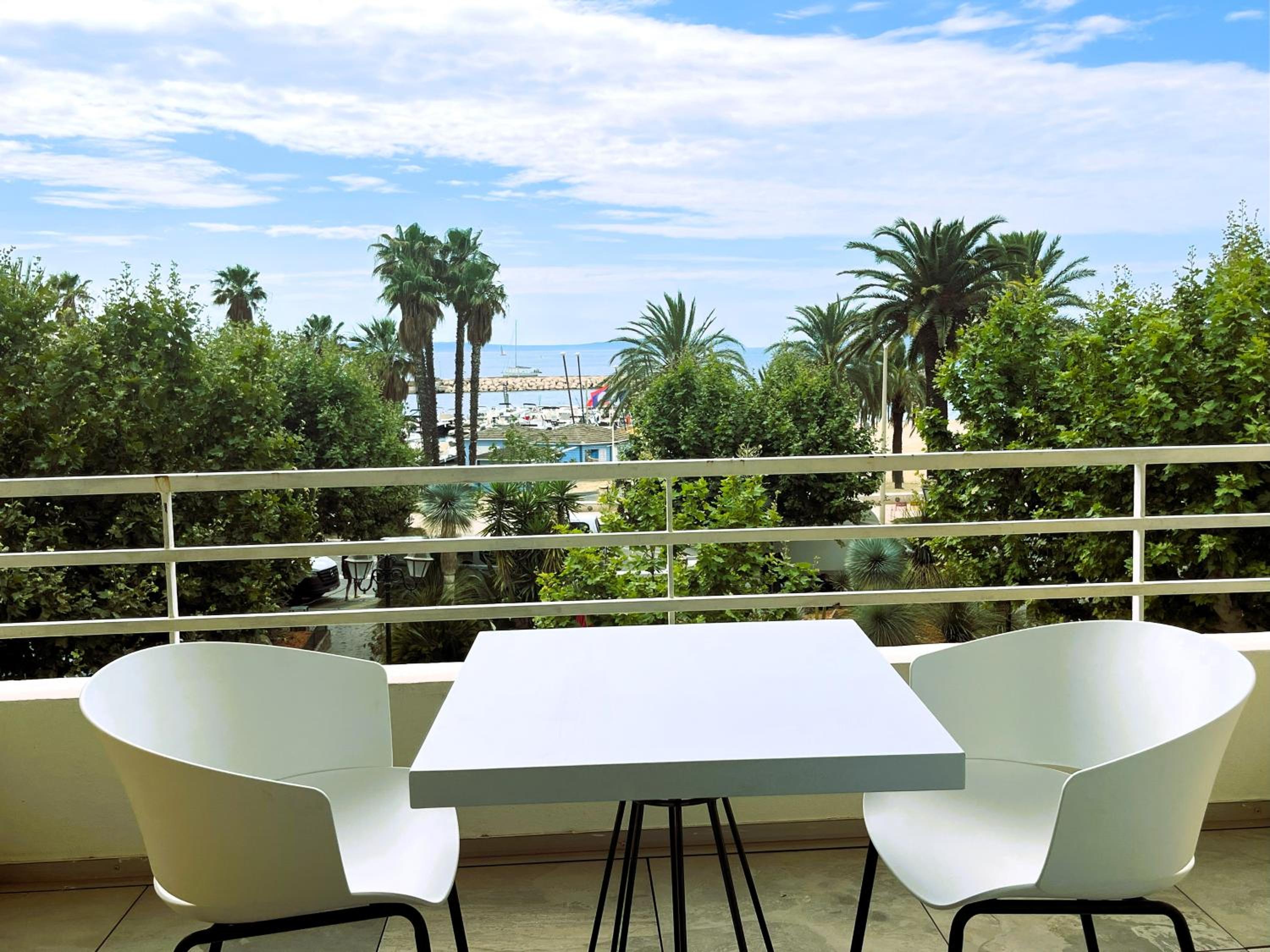 Double Room with Sea View (first floor) - Photo 3