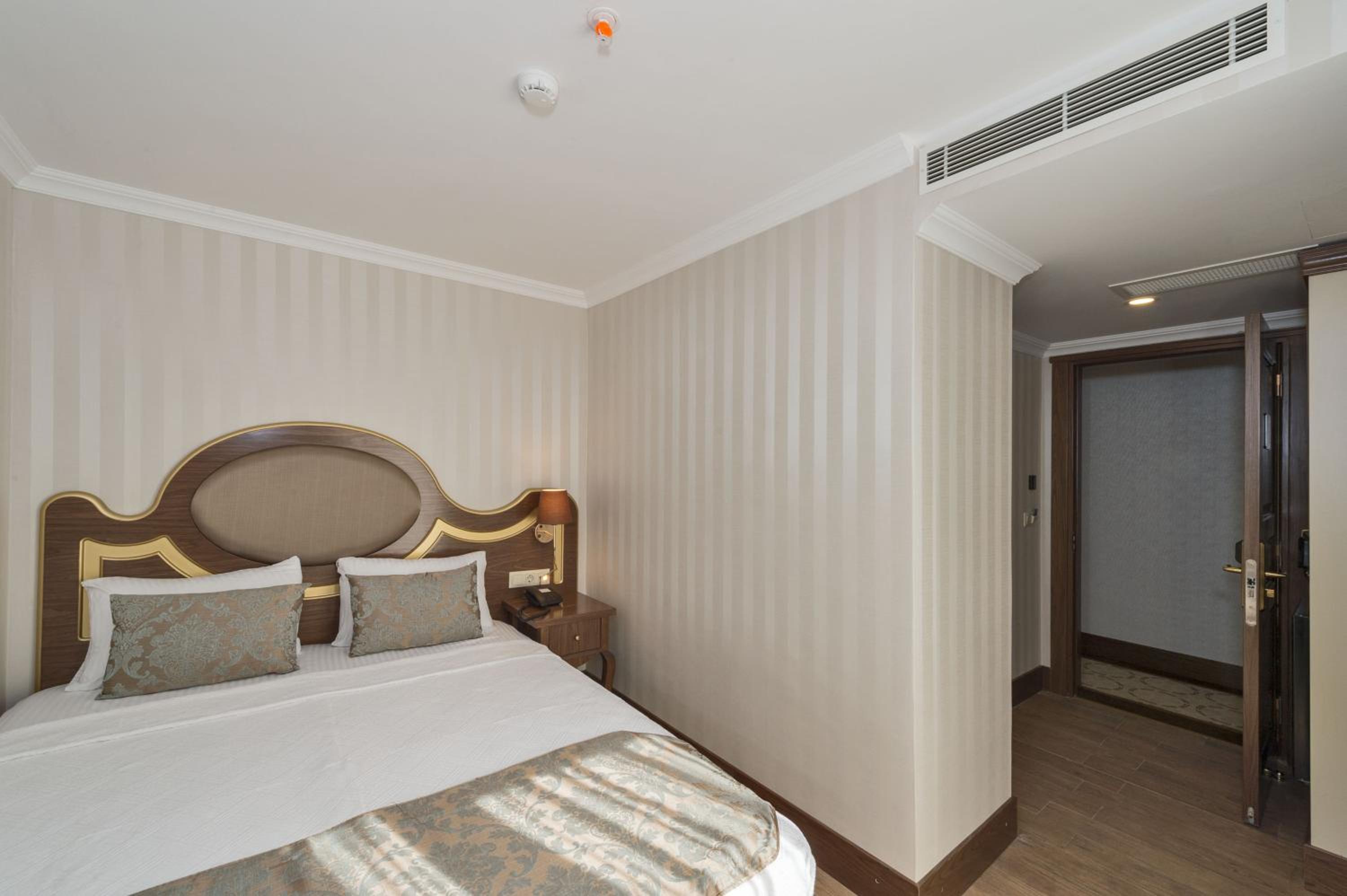 Economy Double Room photo 2