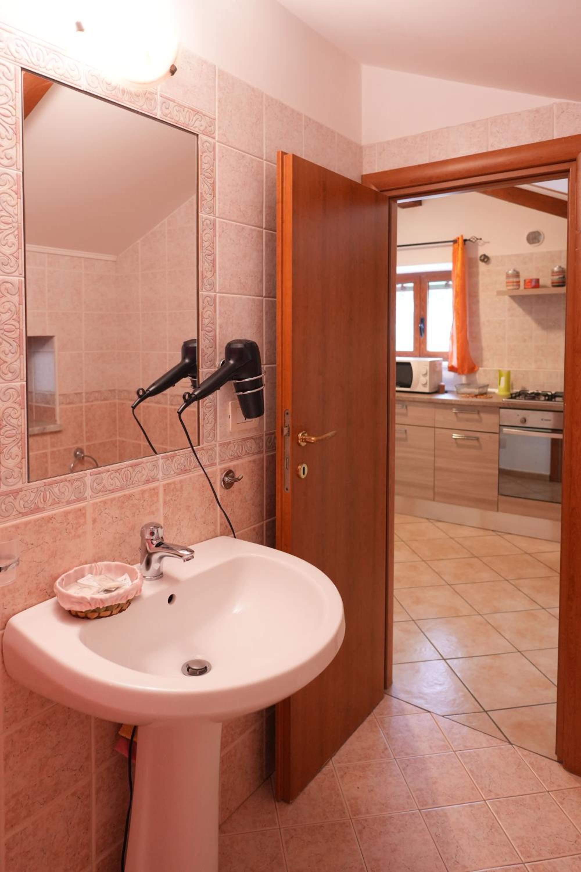 One-Bedroom House photo 2