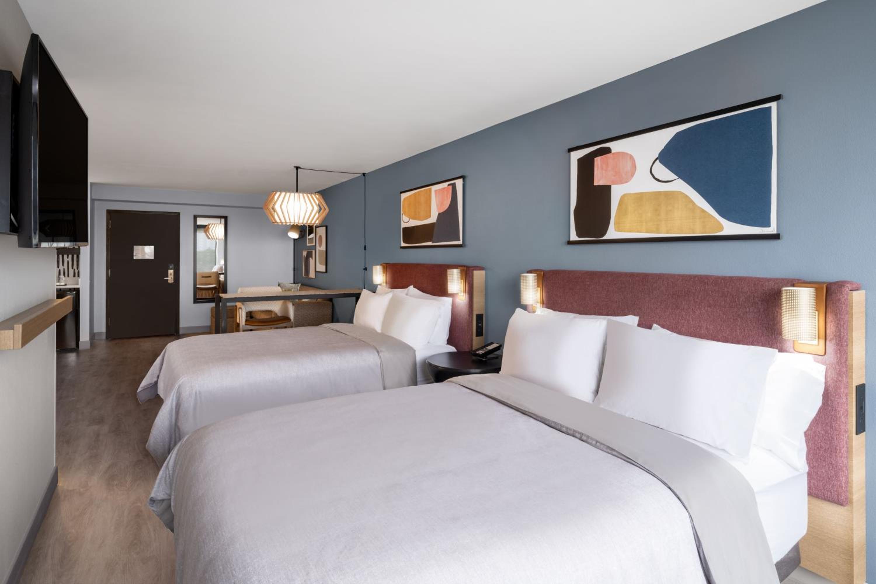 Executive Queen Room with Two Queen Beds - Photo 2