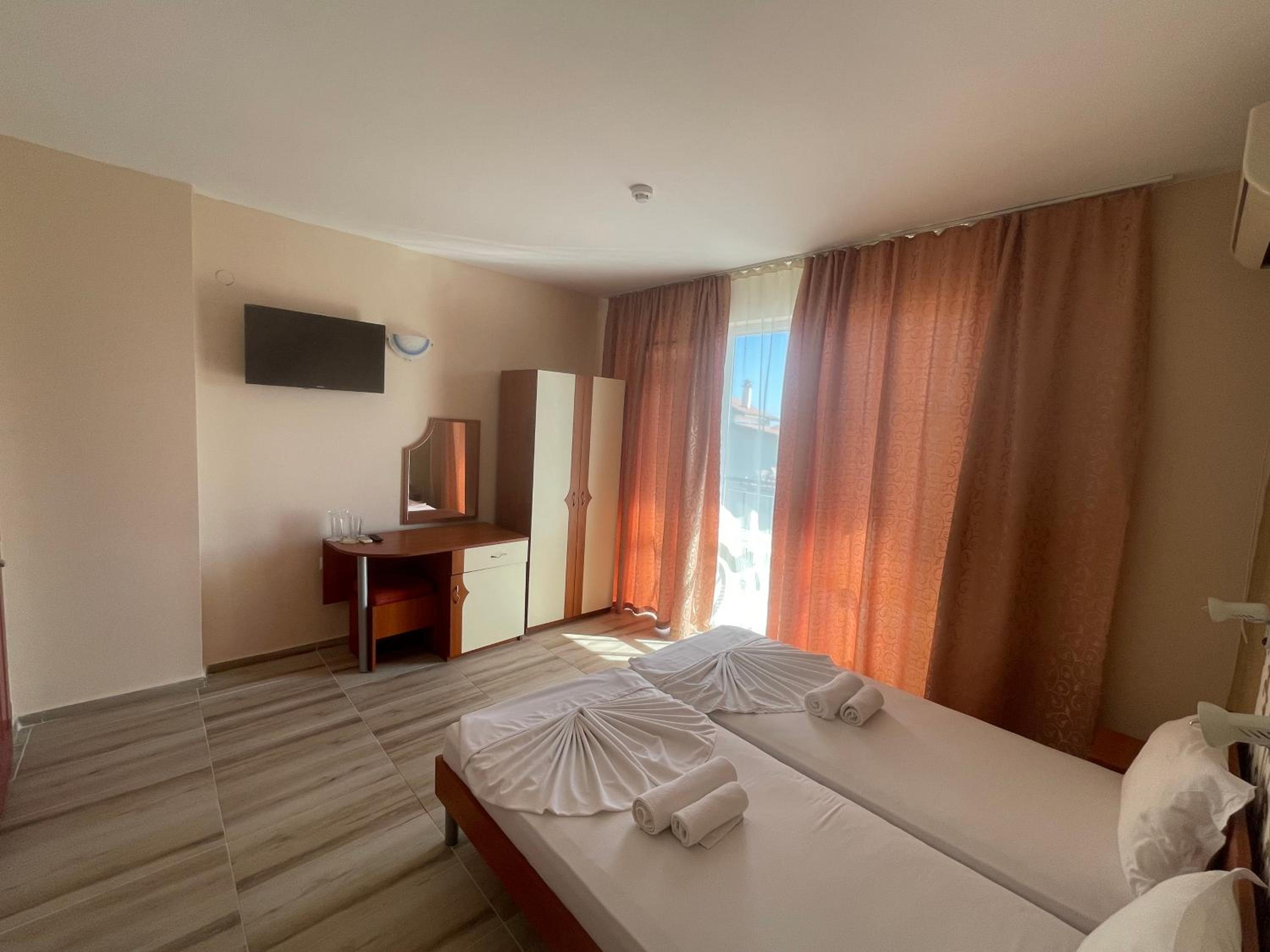 Double Room - Photo 1