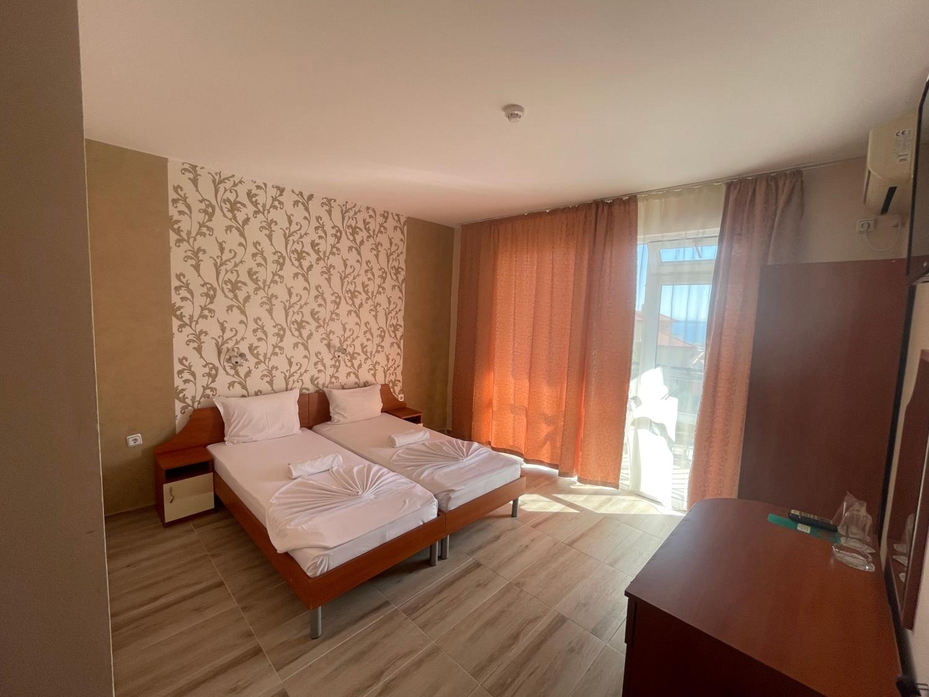 Double Room - Photo 4