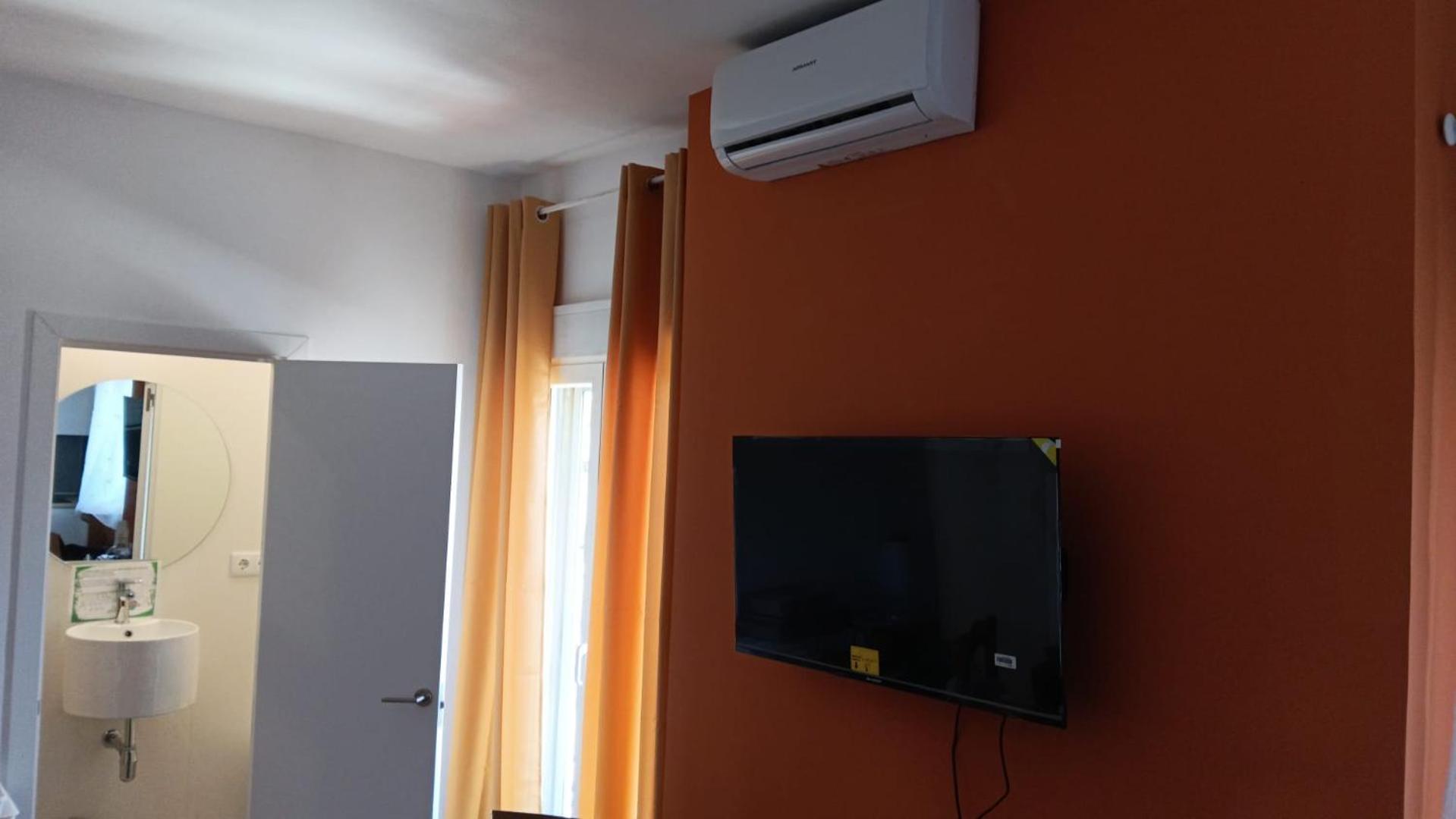 Apartamento de una habitación con balcón y vista a la ciudad