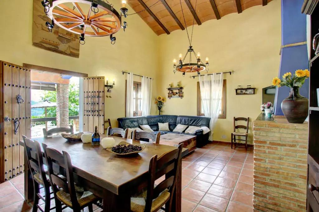 Three-Bedroom Villa photo 2