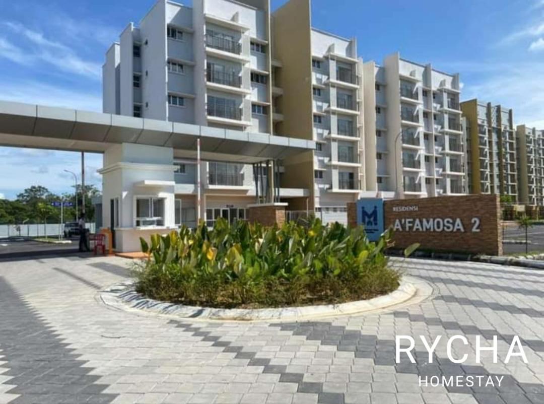Three-Bedroom Apartment with Balcony photo 1
