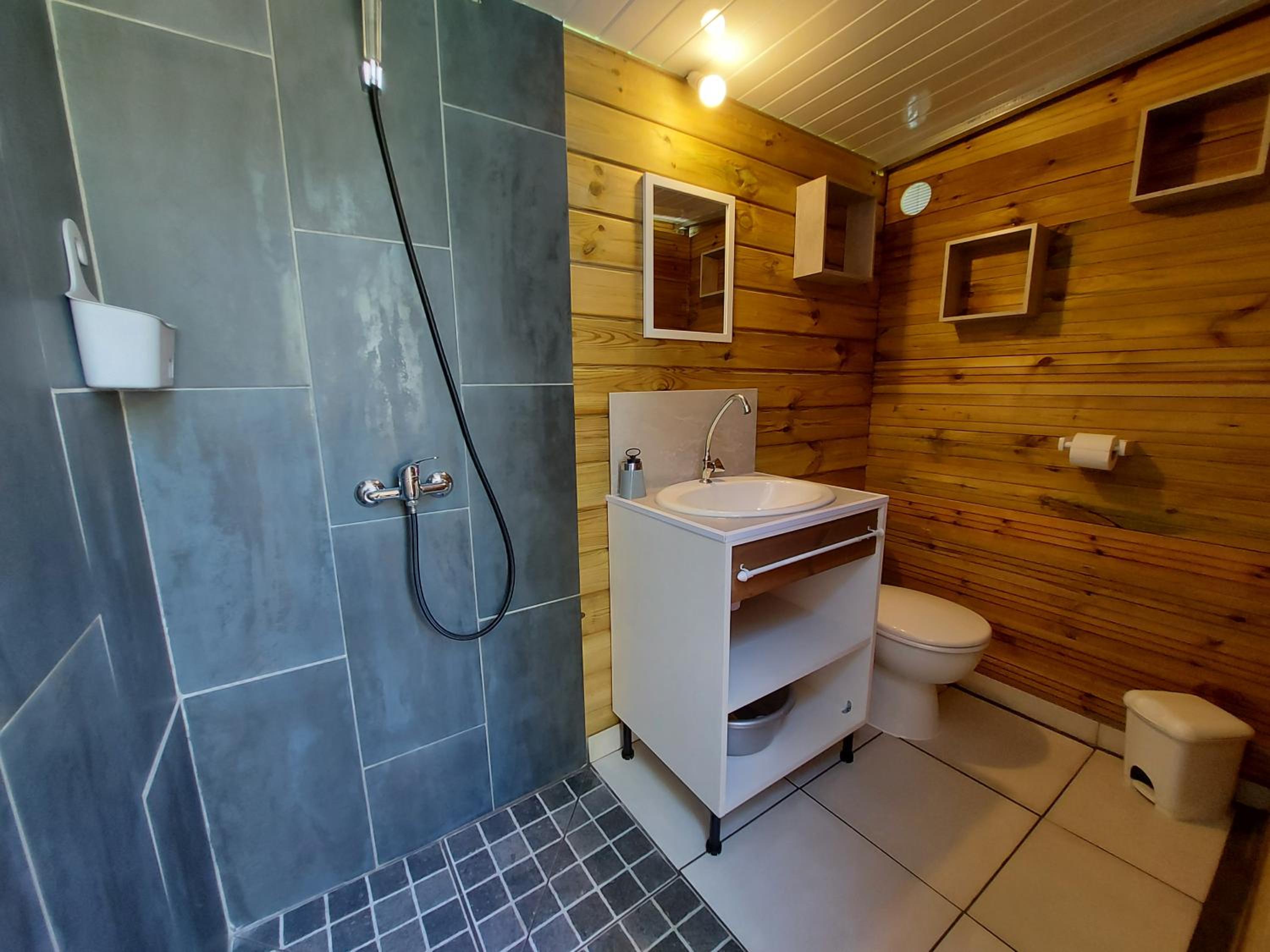 One-Bedroom Bungalow photo 3