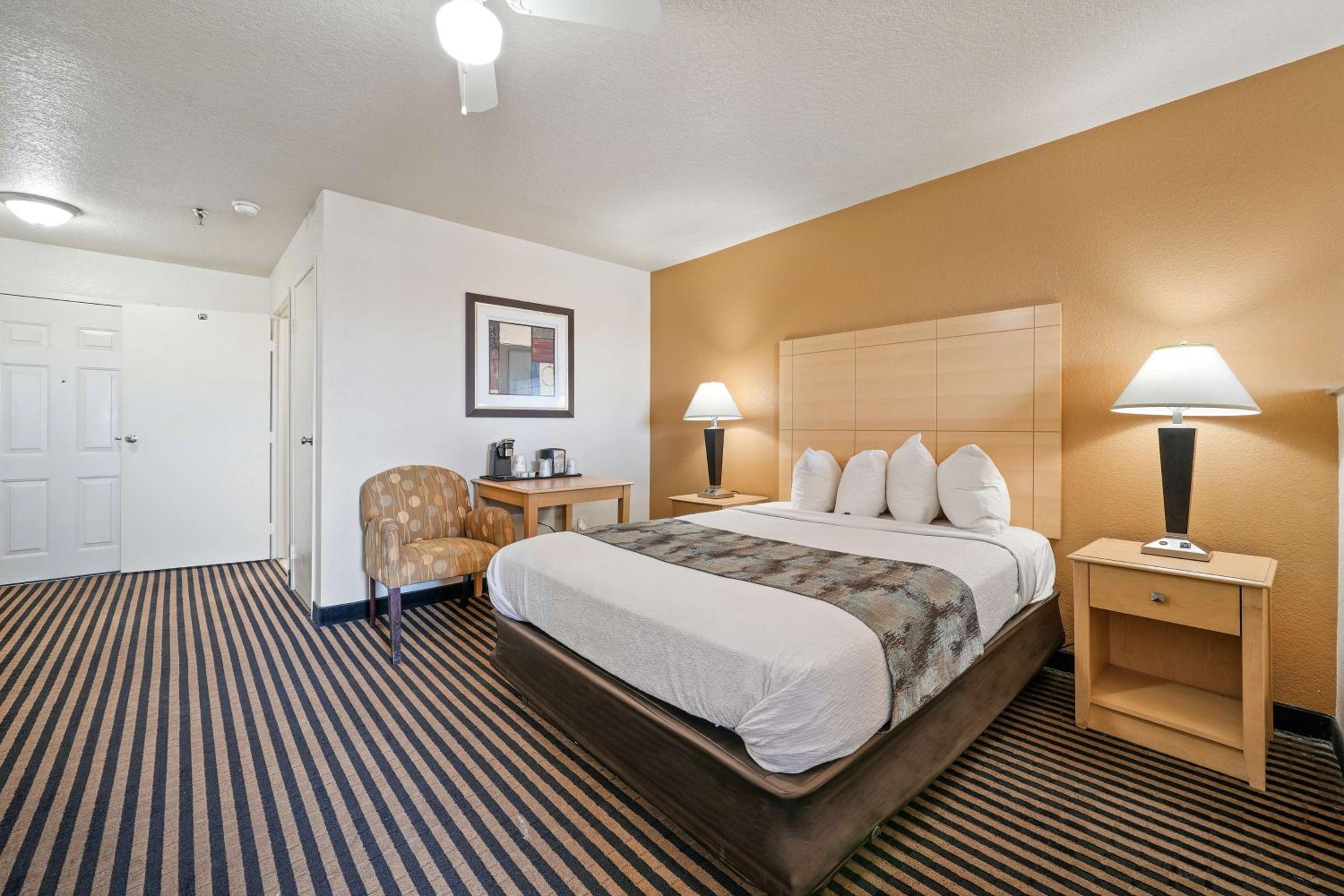 Queen Room with Two Queen Beds - Disability Access - Photo 3