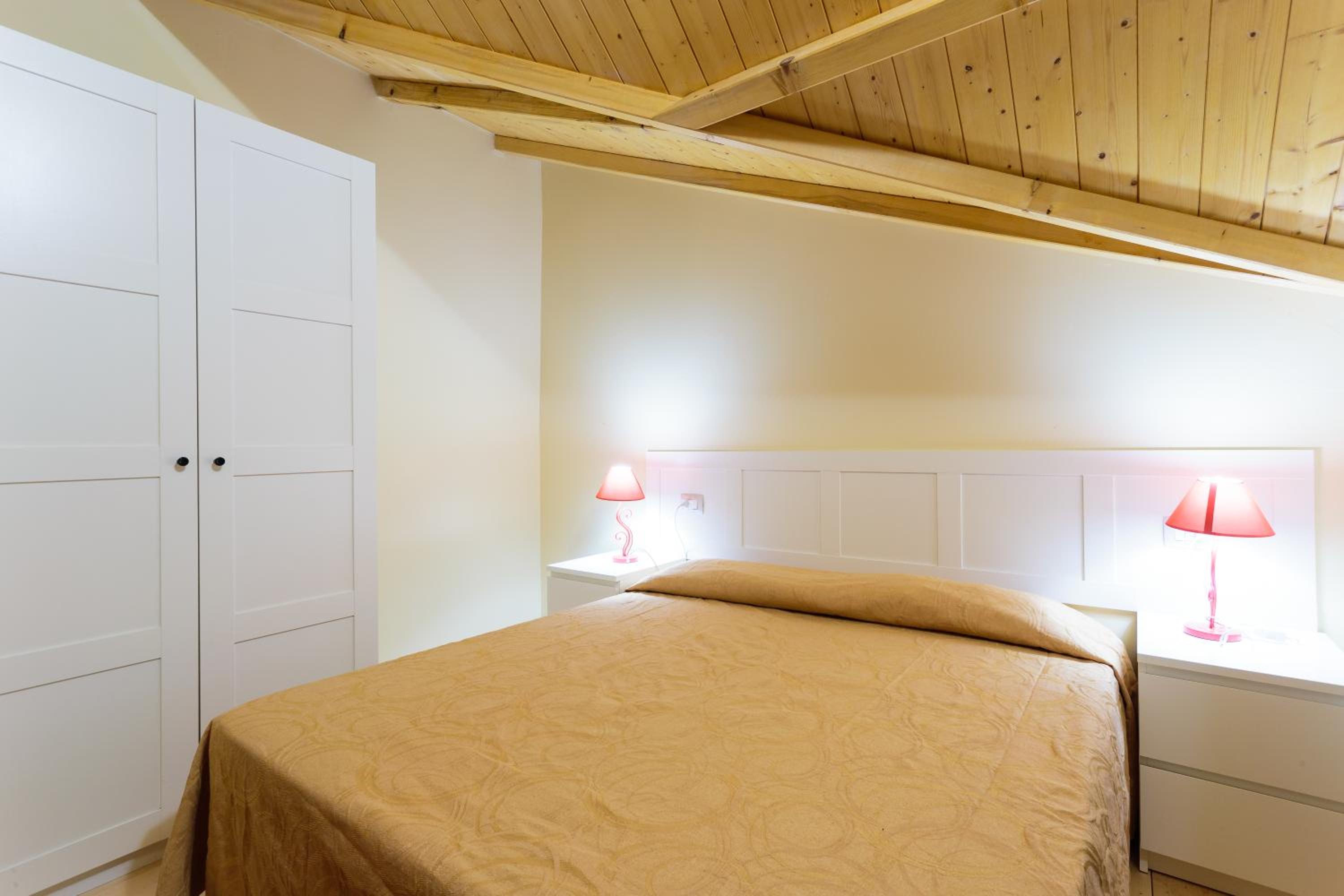 Two-Bedroom Bungalow (6 Adults) - Split Level