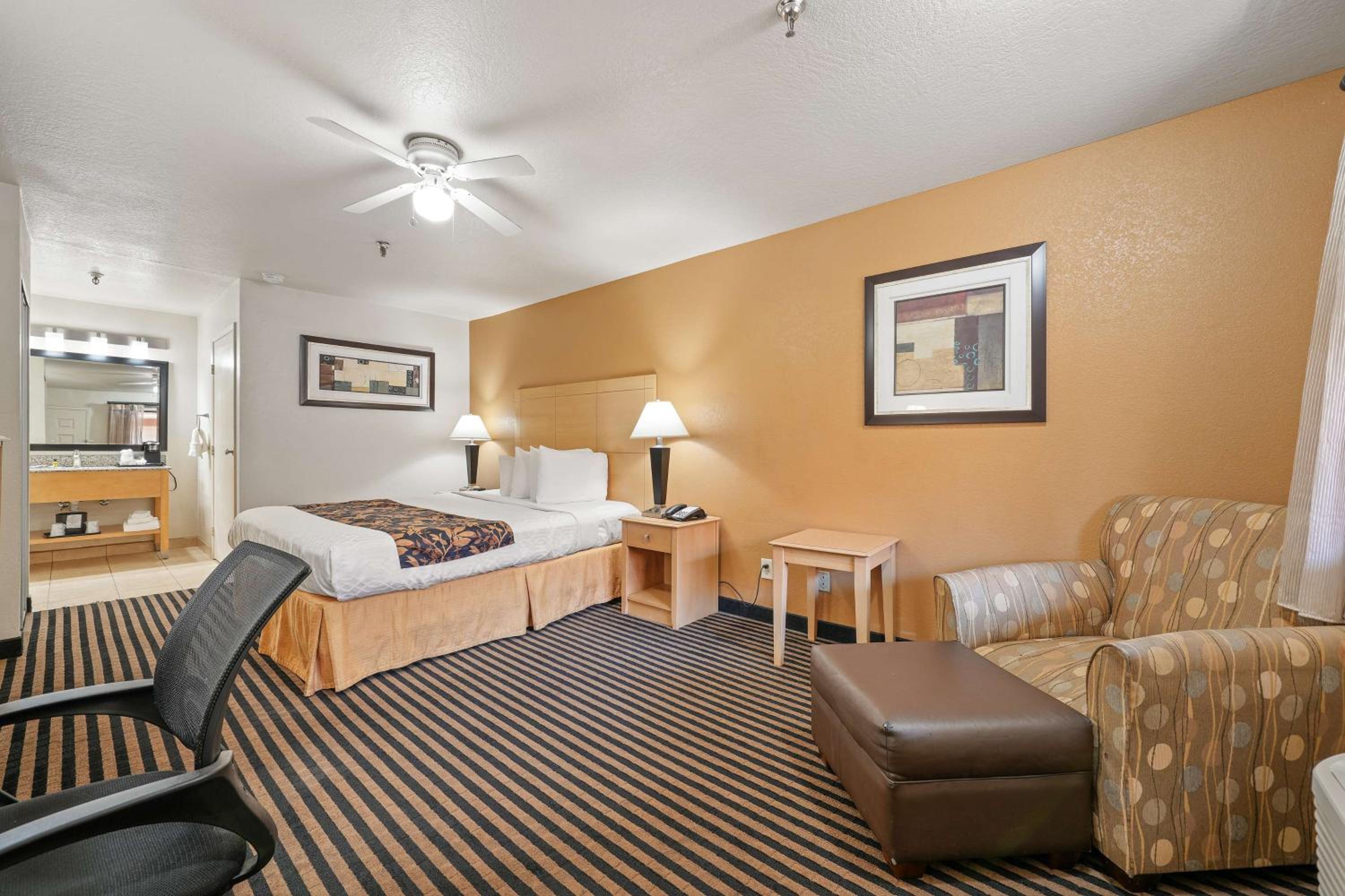 Executive King Room - Non-Smoking - Photo 1