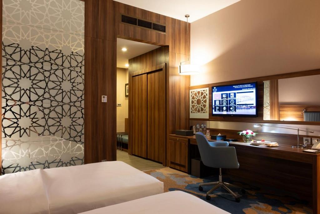 Deluxe Twin Room with City View photo 3