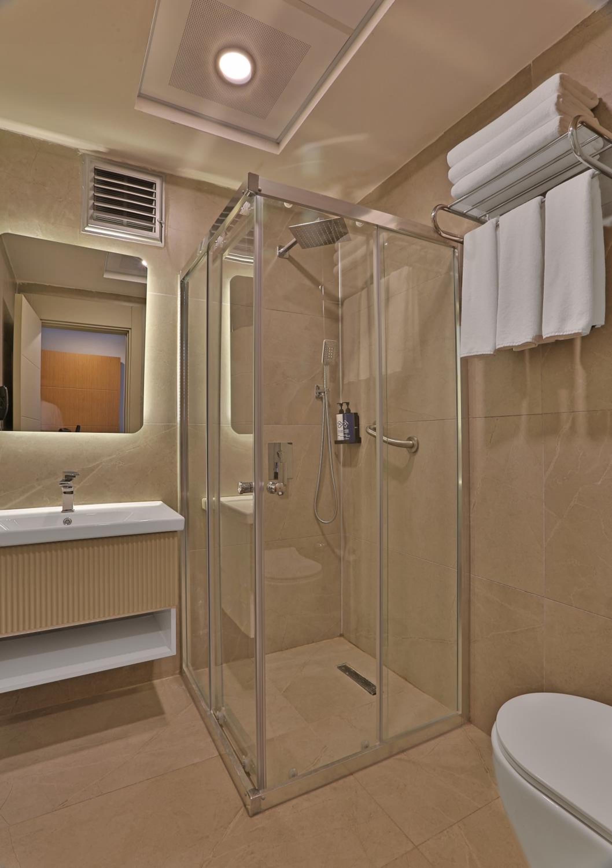 Twin Room with Pool View - Photo 2