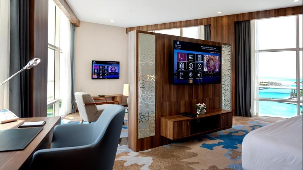 Executive Suite with Marina View photo 3