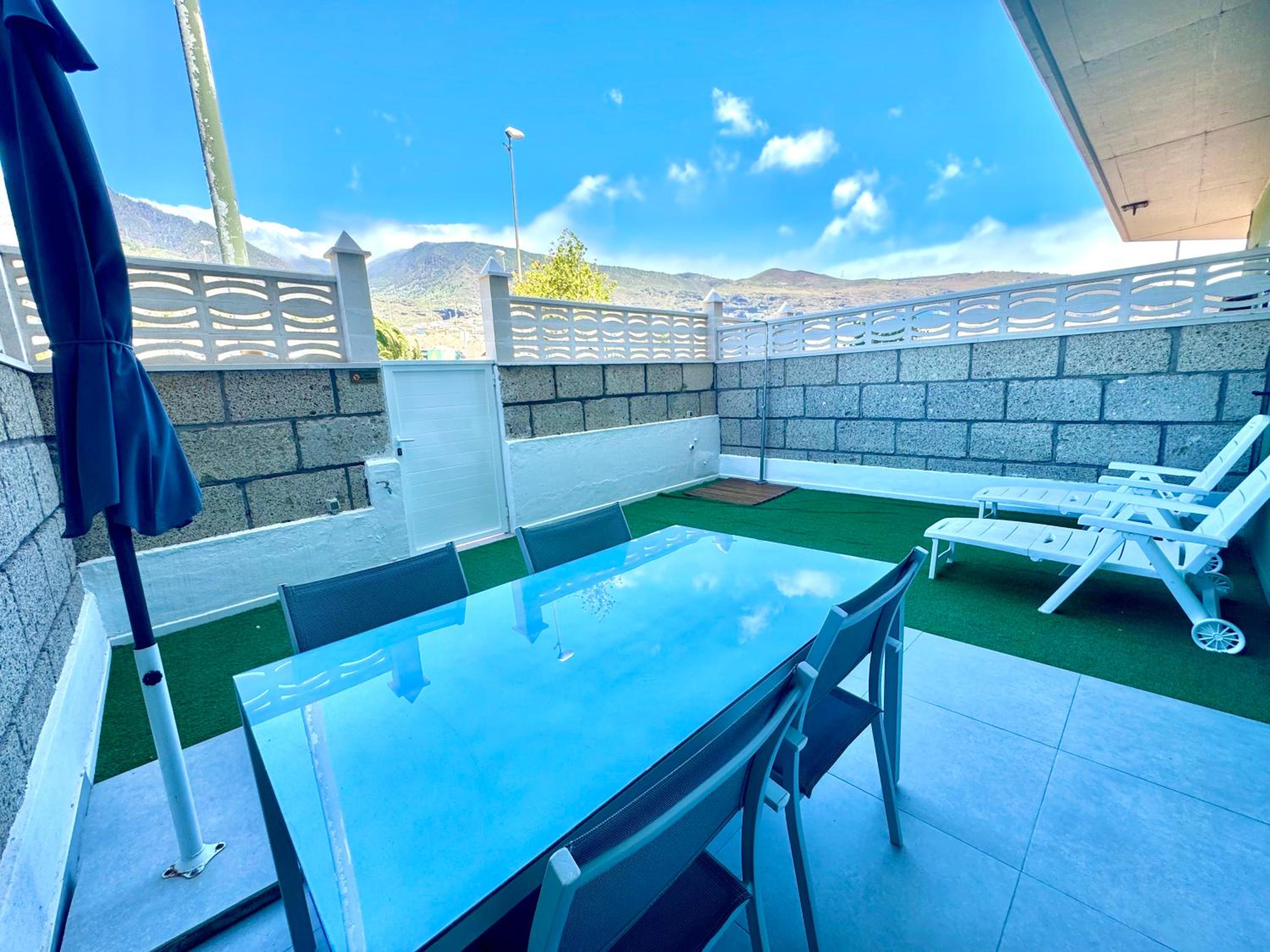 Apartment with Shower photo 3