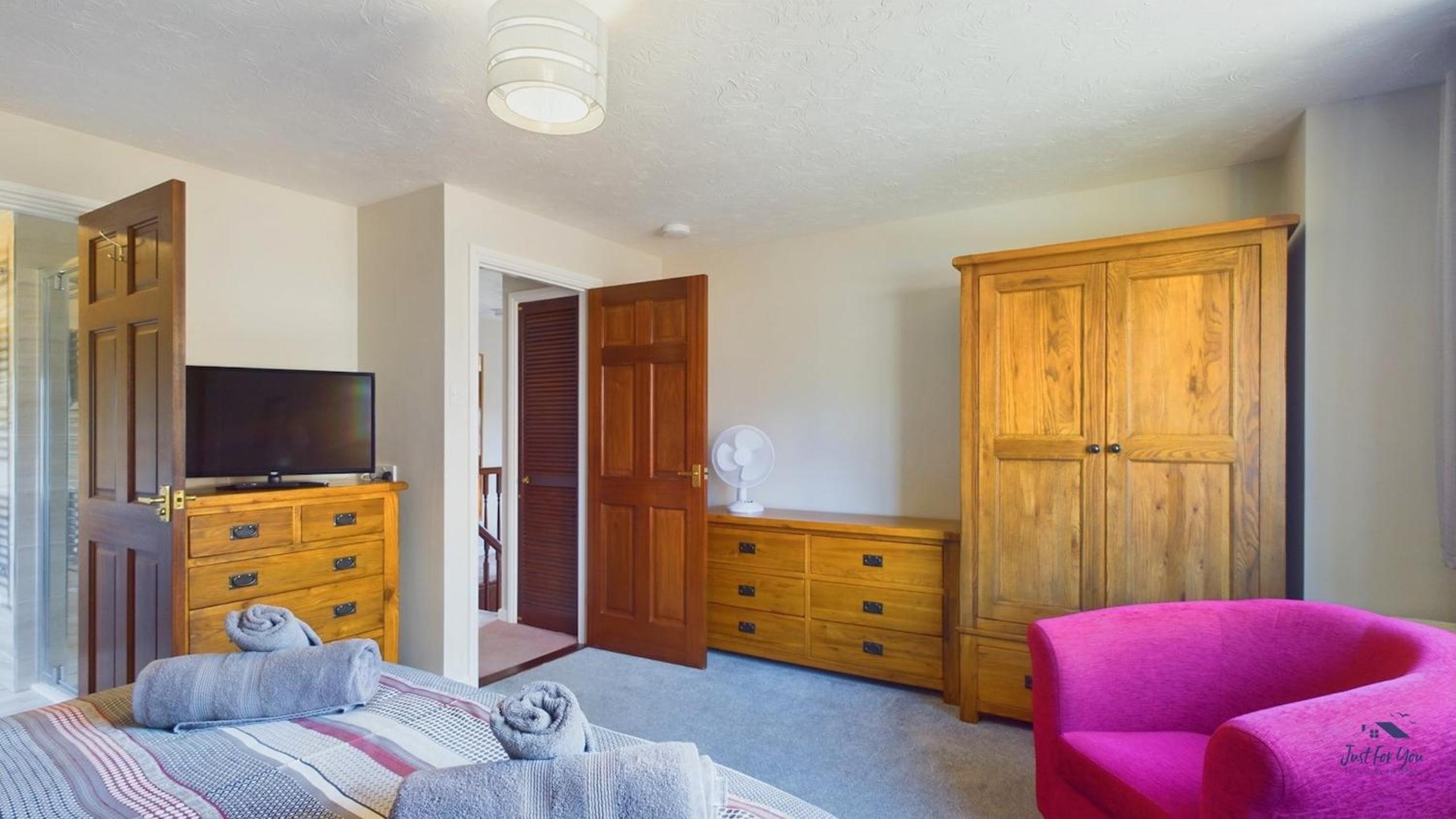 Four-Bedroom House photo 2