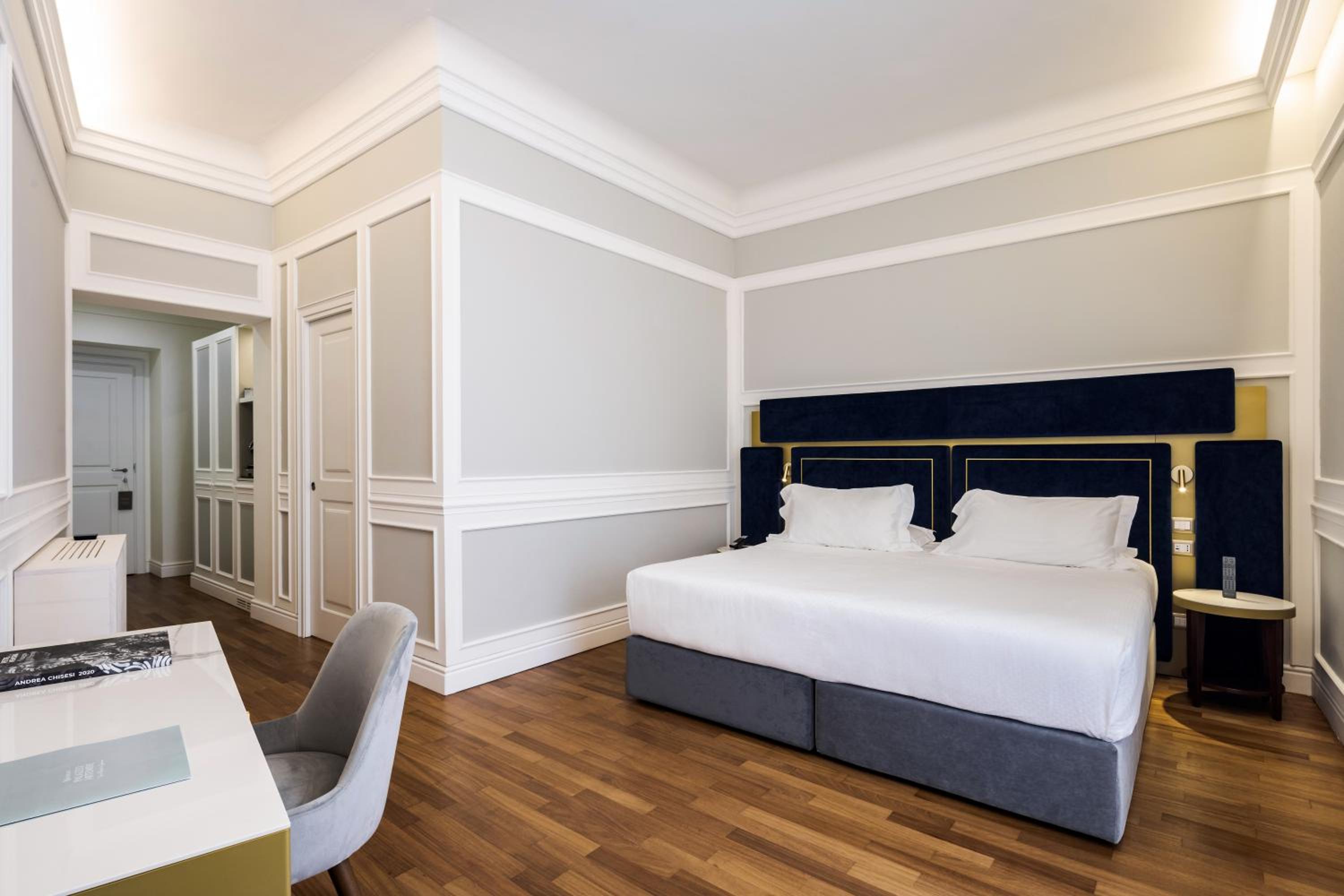 Deluxe Room - Photo 1