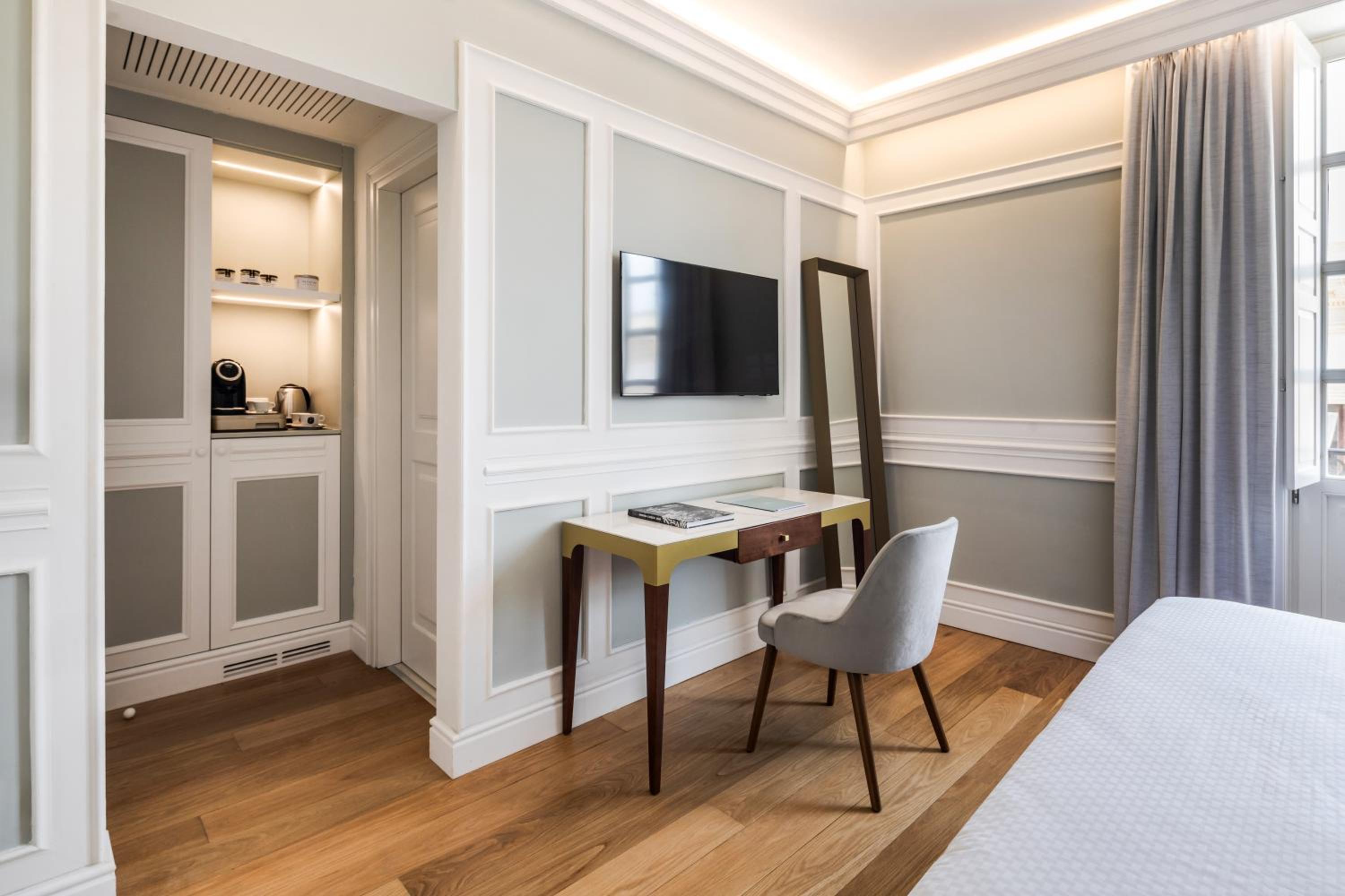 Deluxe Room - Photo 2
