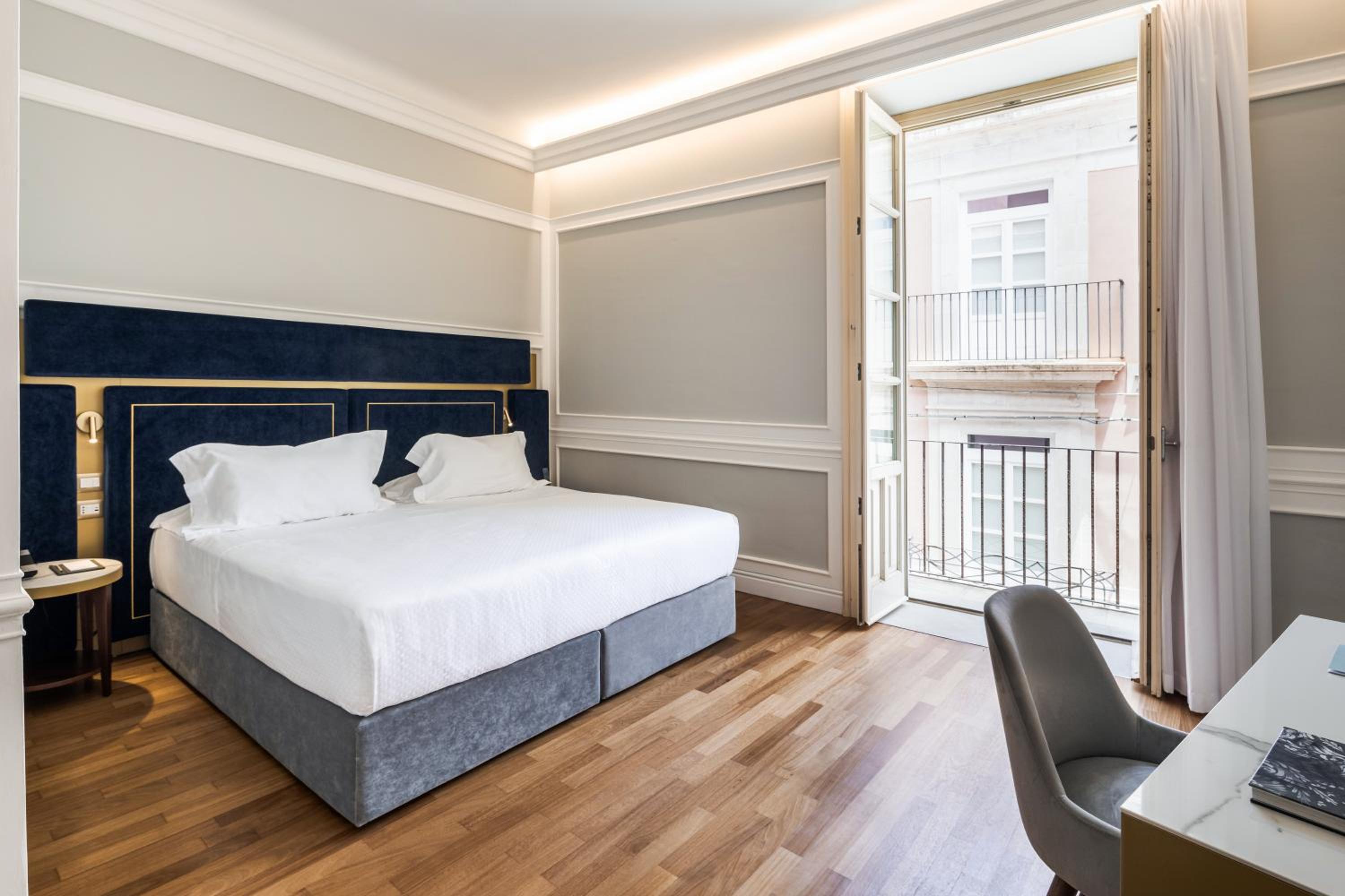 Junior Suite - Photo 1
