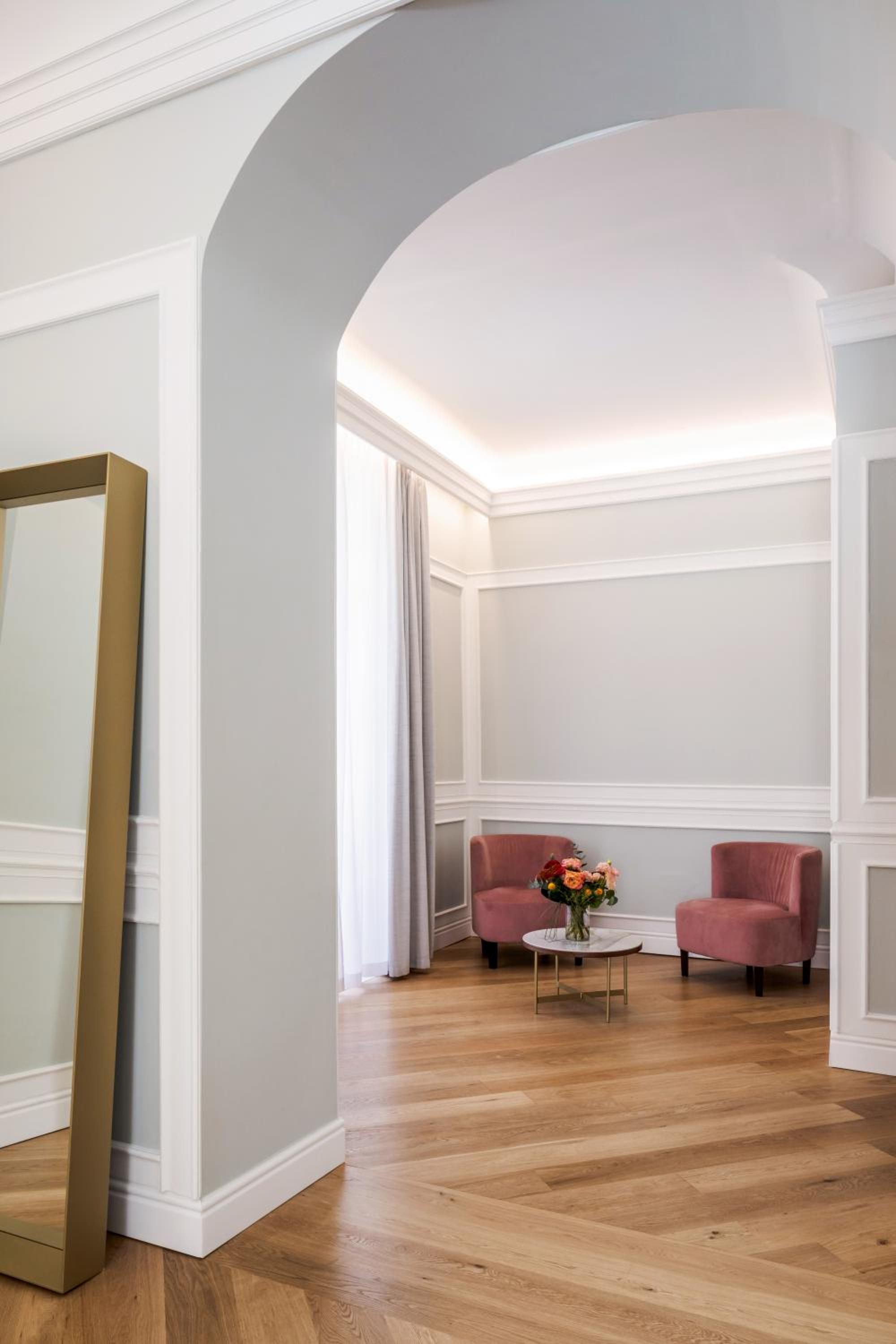 Suite - Photo 3