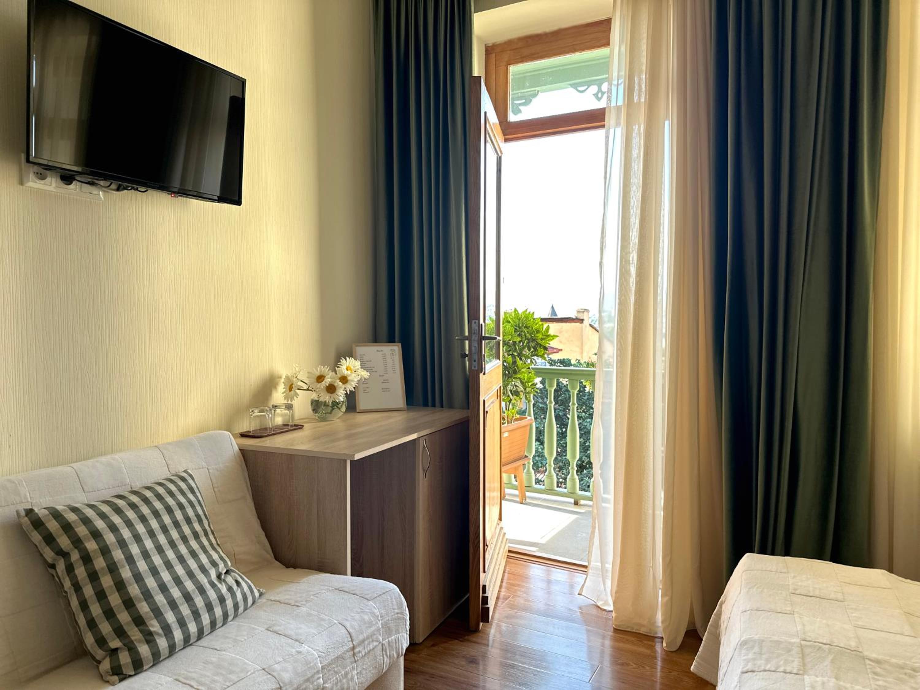 Double Room with City View and Balcony photo 2
