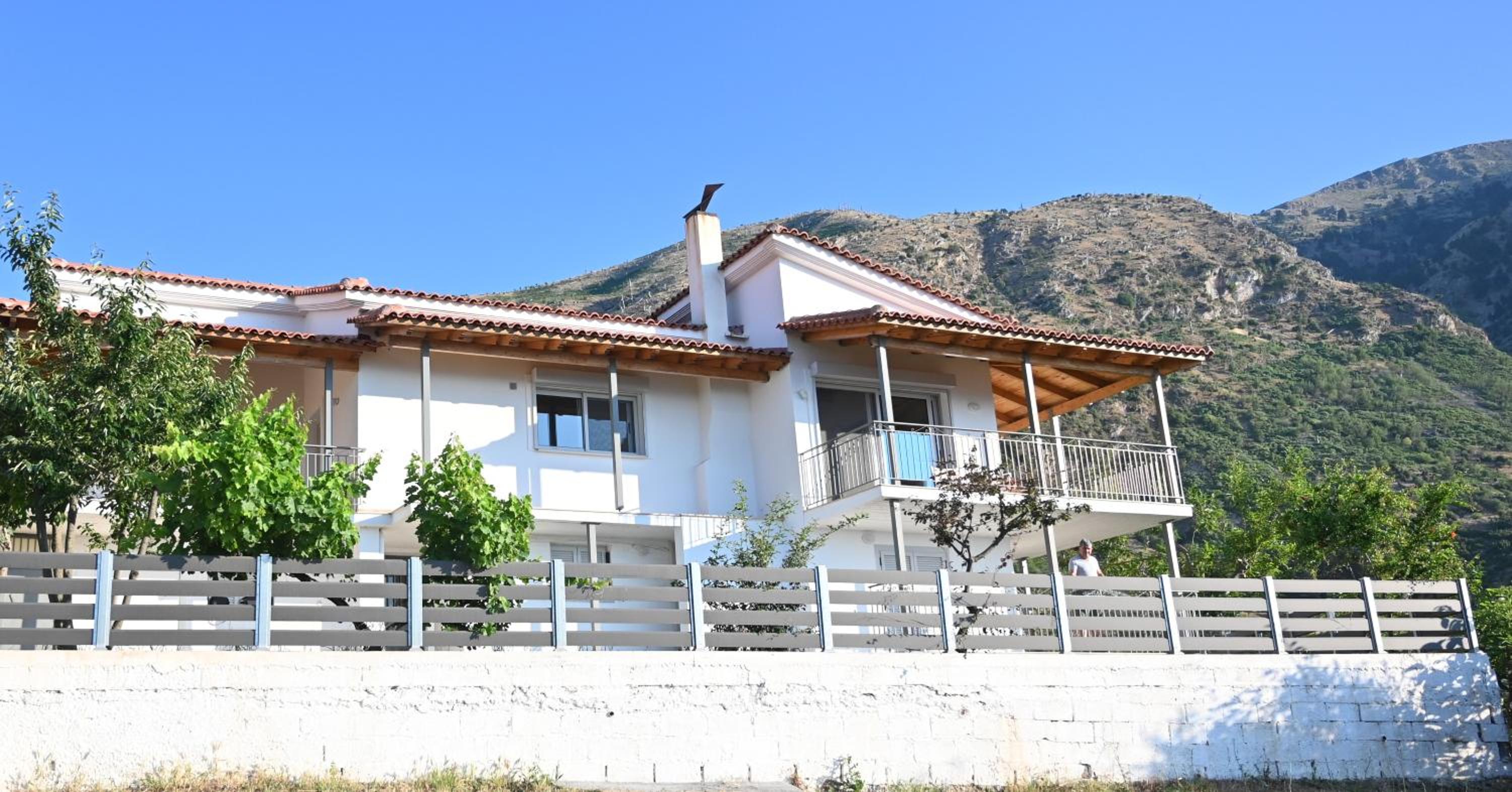 Three-Bedroom Villa photo 2