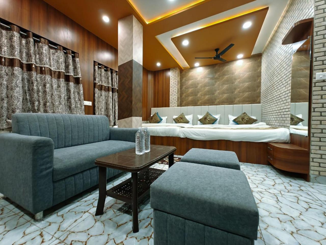 Deluxe King Room photo 1