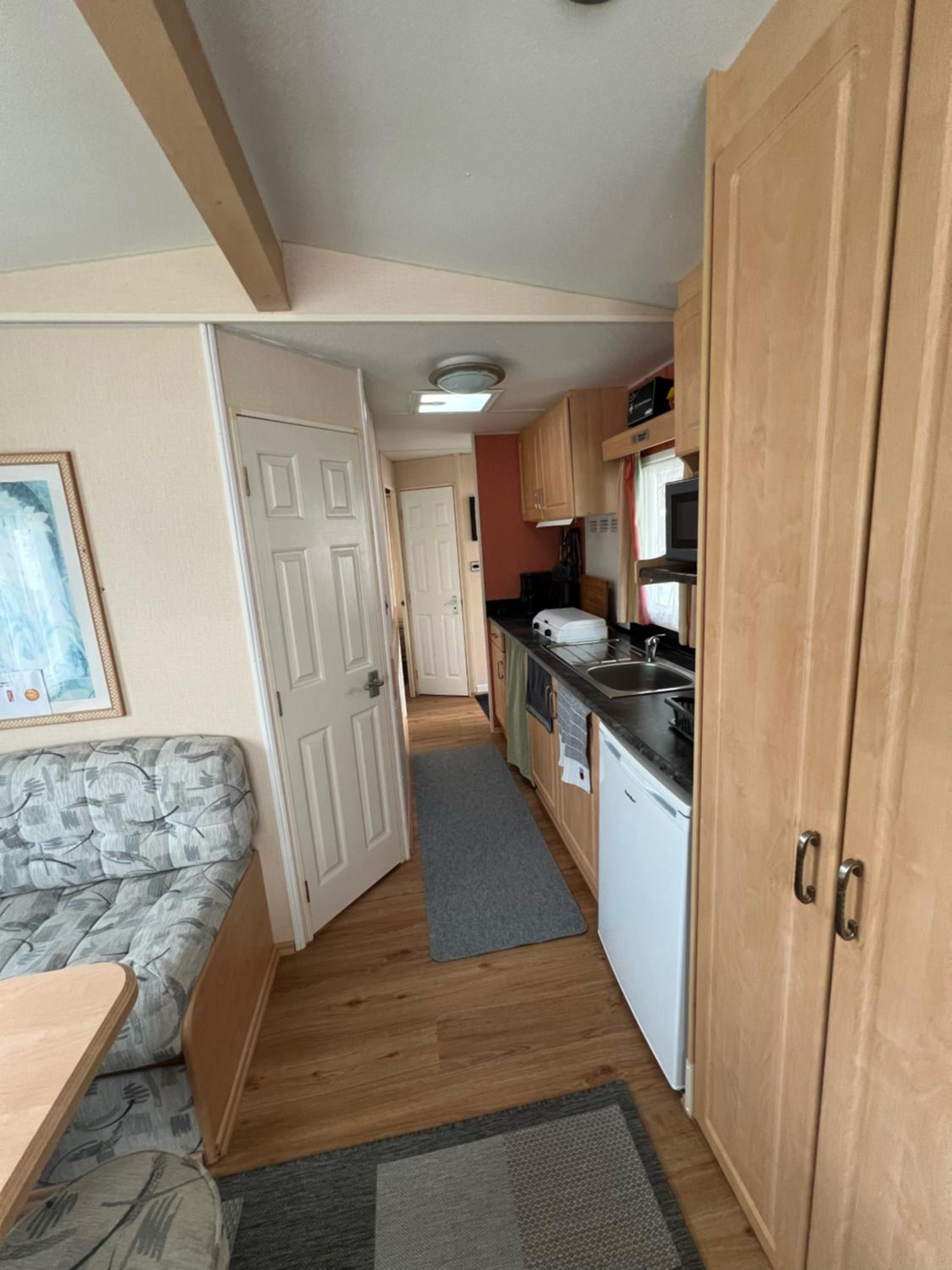 One-Bedroom Apartment - Photo 4