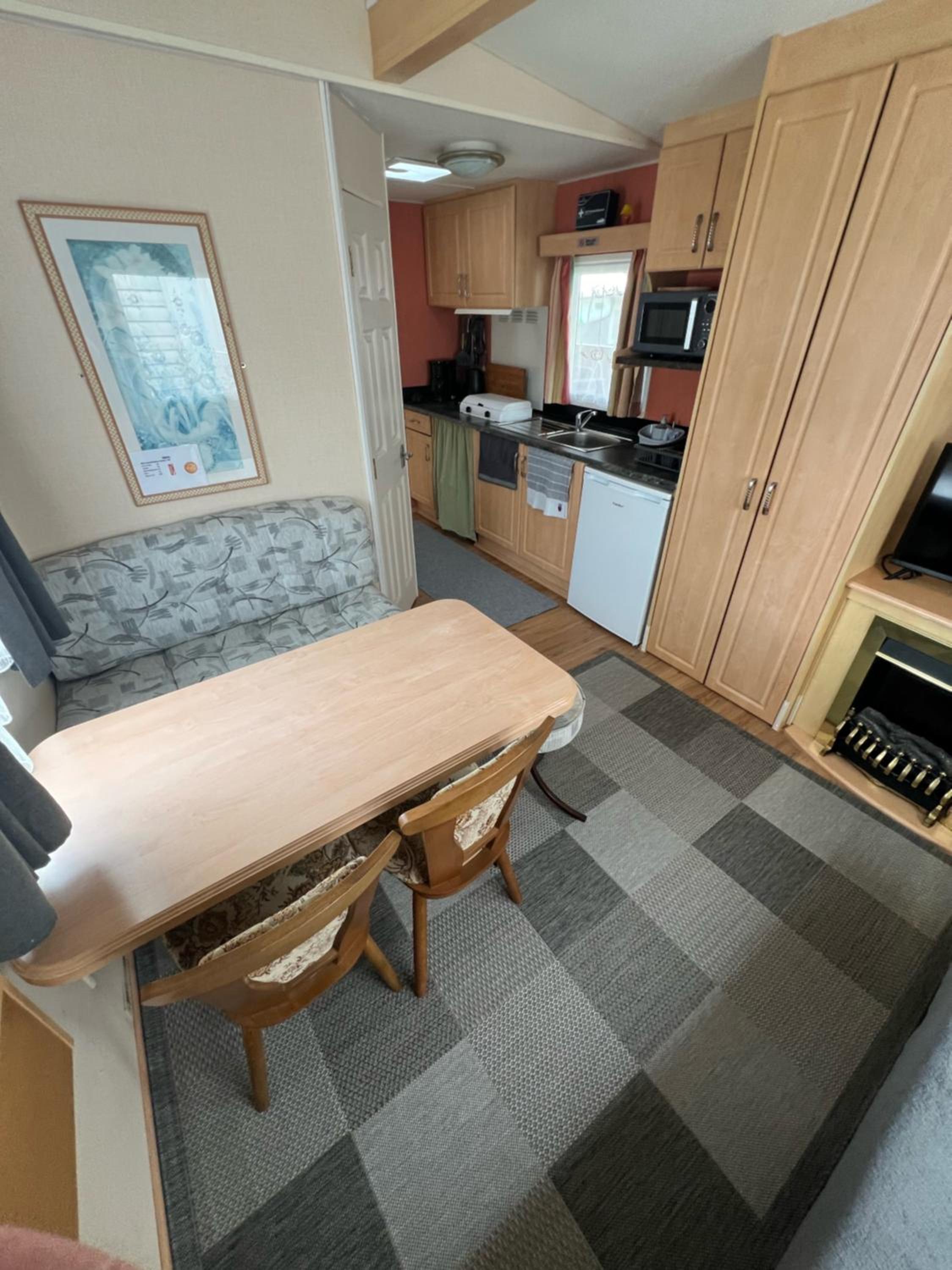 One-Bedroom Apartment - Photo 7