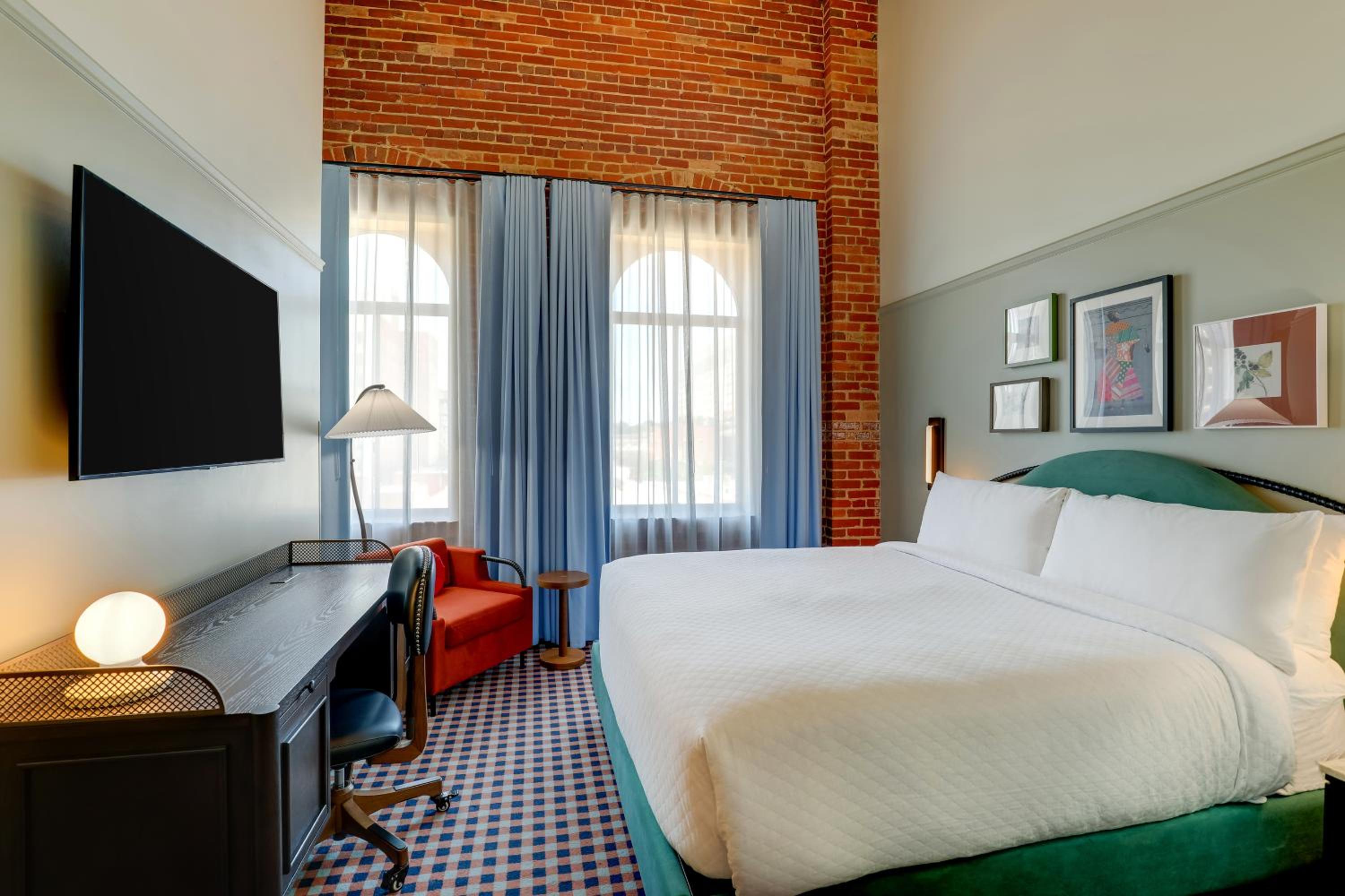 Standard King Room - Photo 5