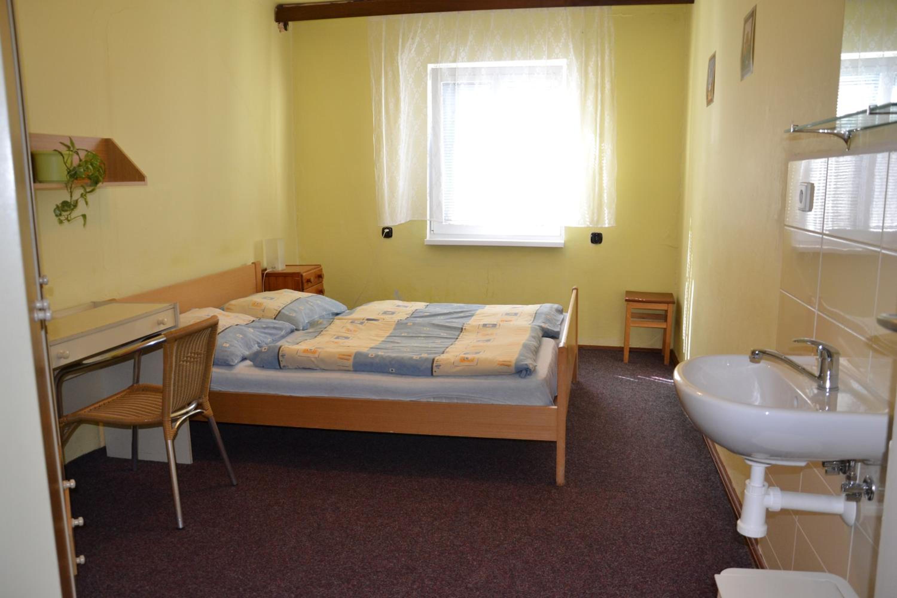 Double or Twin Room with Shared Bathroom photo 1